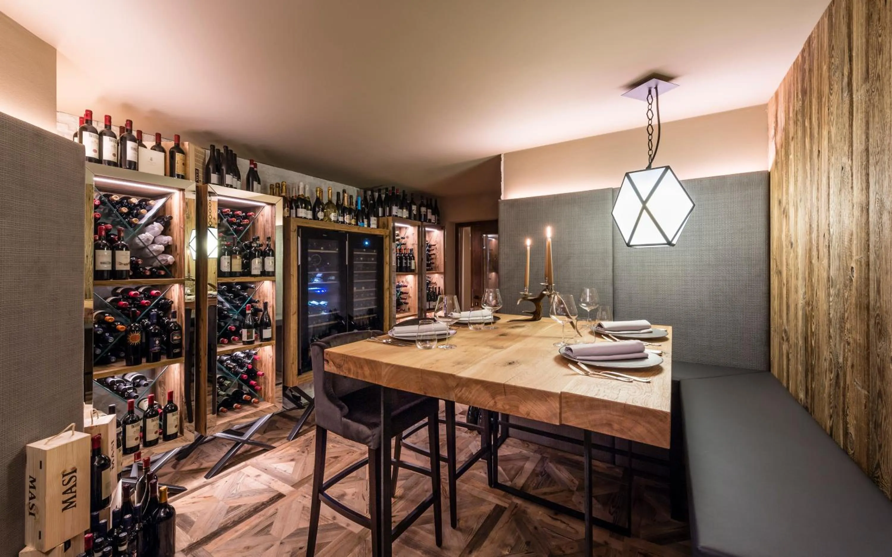 Restaurant/places to eat in Hotel Montchalet