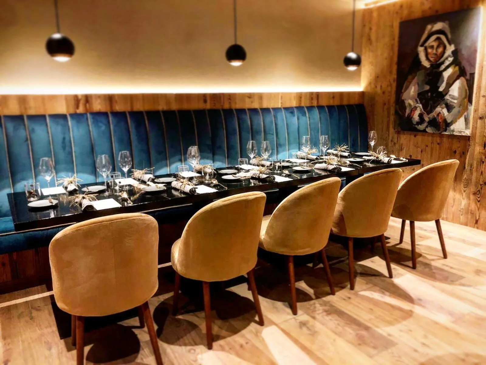 Restaurant/places to eat in Hotel Montchalet