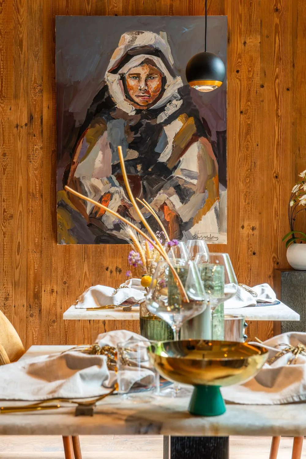 Restaurant/places to eat in Hotel Montchalet