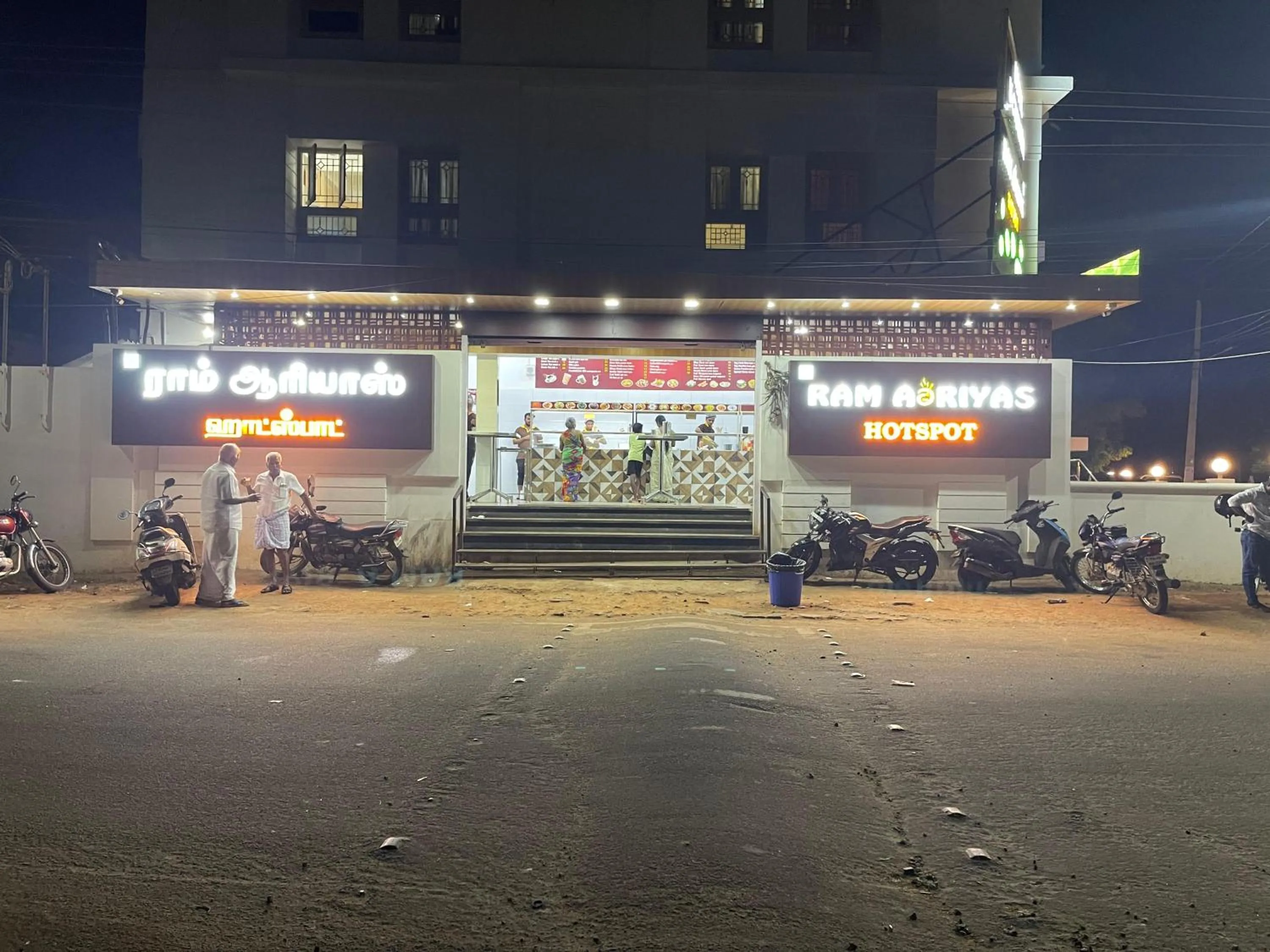 Restaurant/places to eat in Hotel Victoriyah