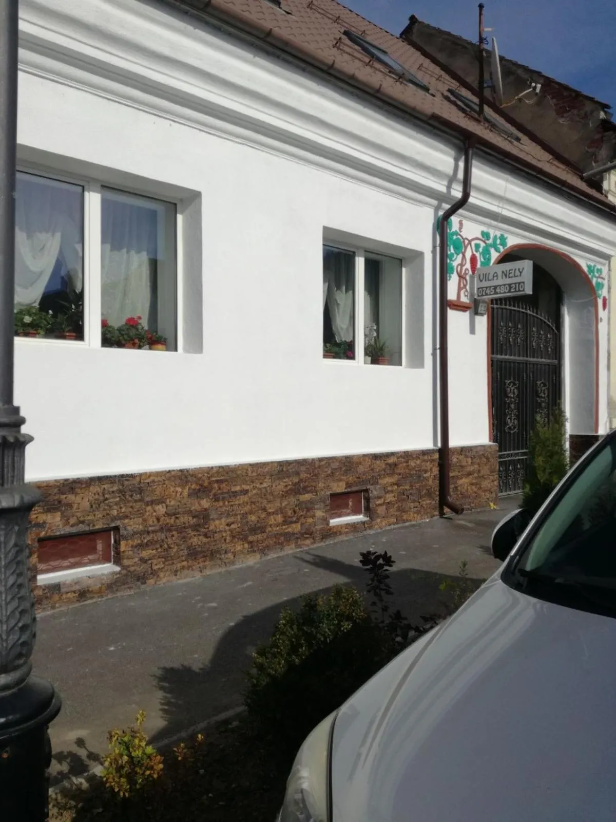 Facade/entrance in Vila Nely