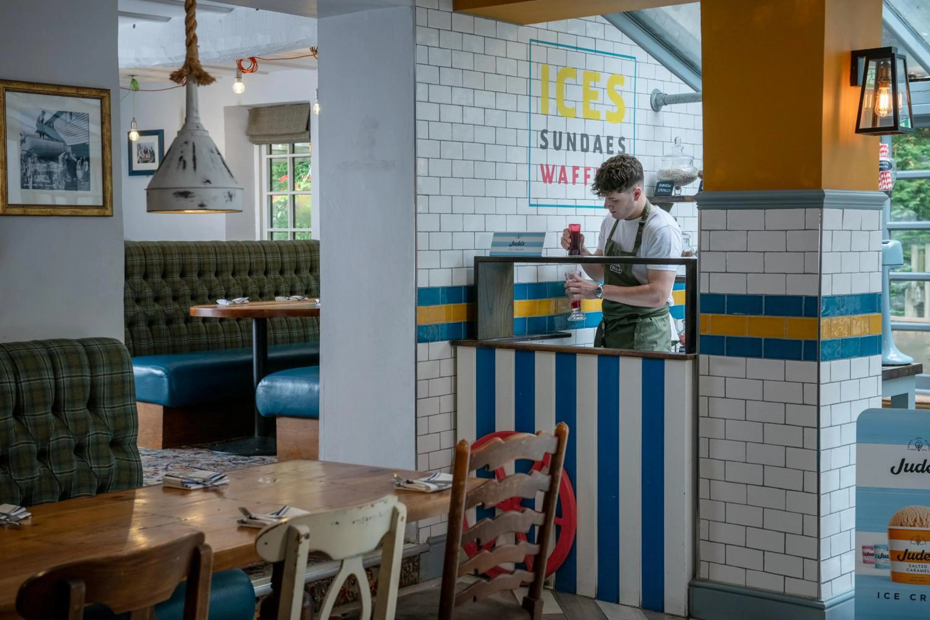 Restaurant/places to eat in Lodge at Solent