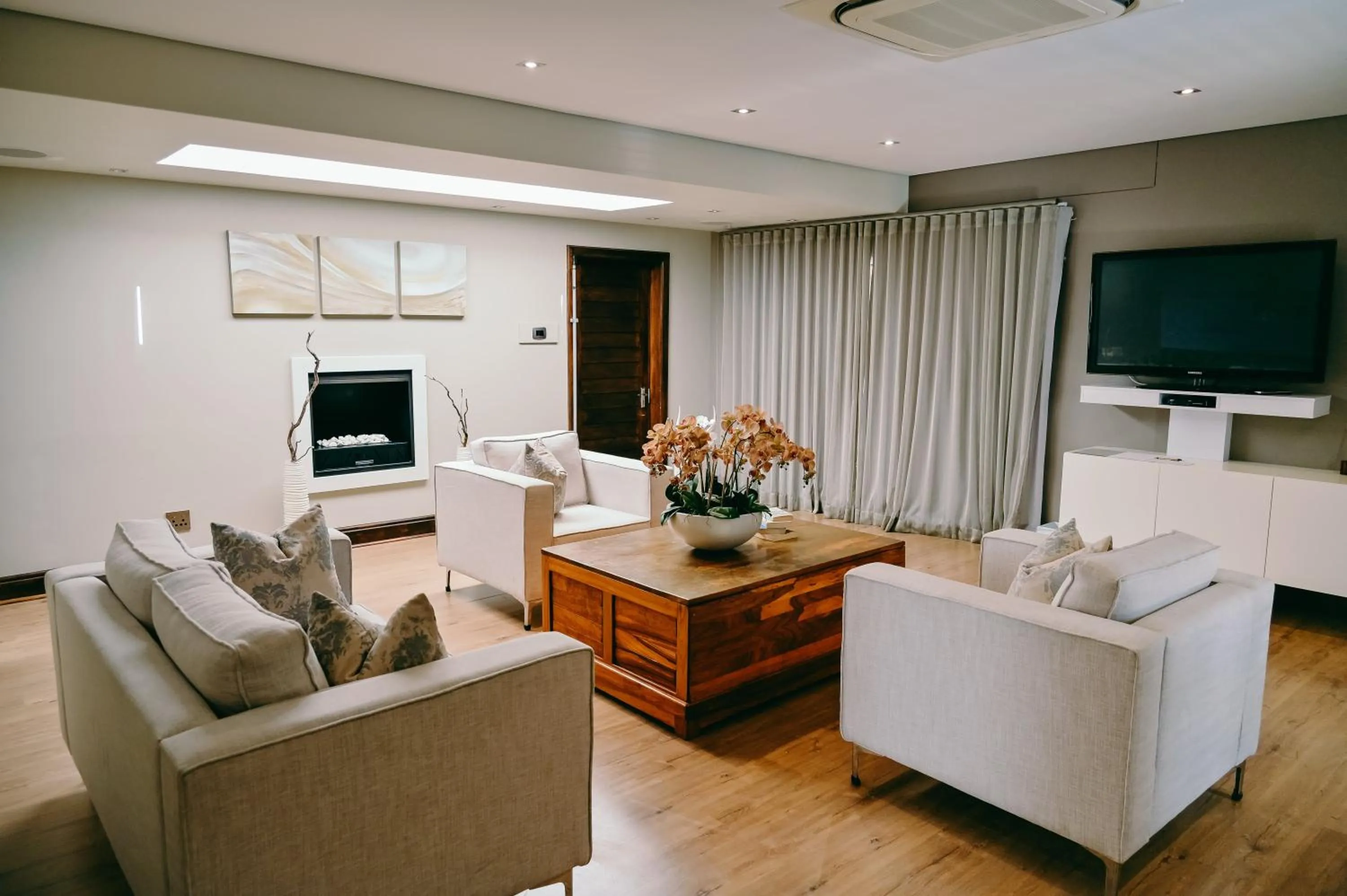 TV and multimedia in Tredenham Boutique Hotel