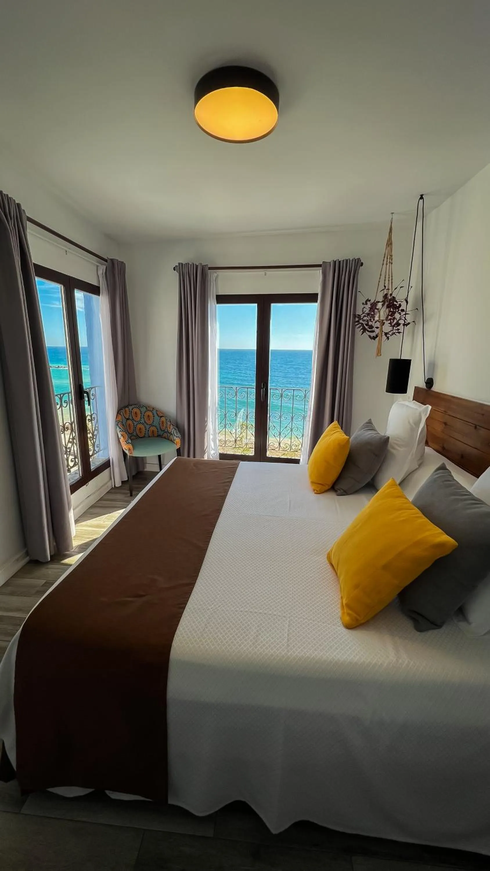 Property building, Bed in Hostal Boutique Casa del Mar Altea