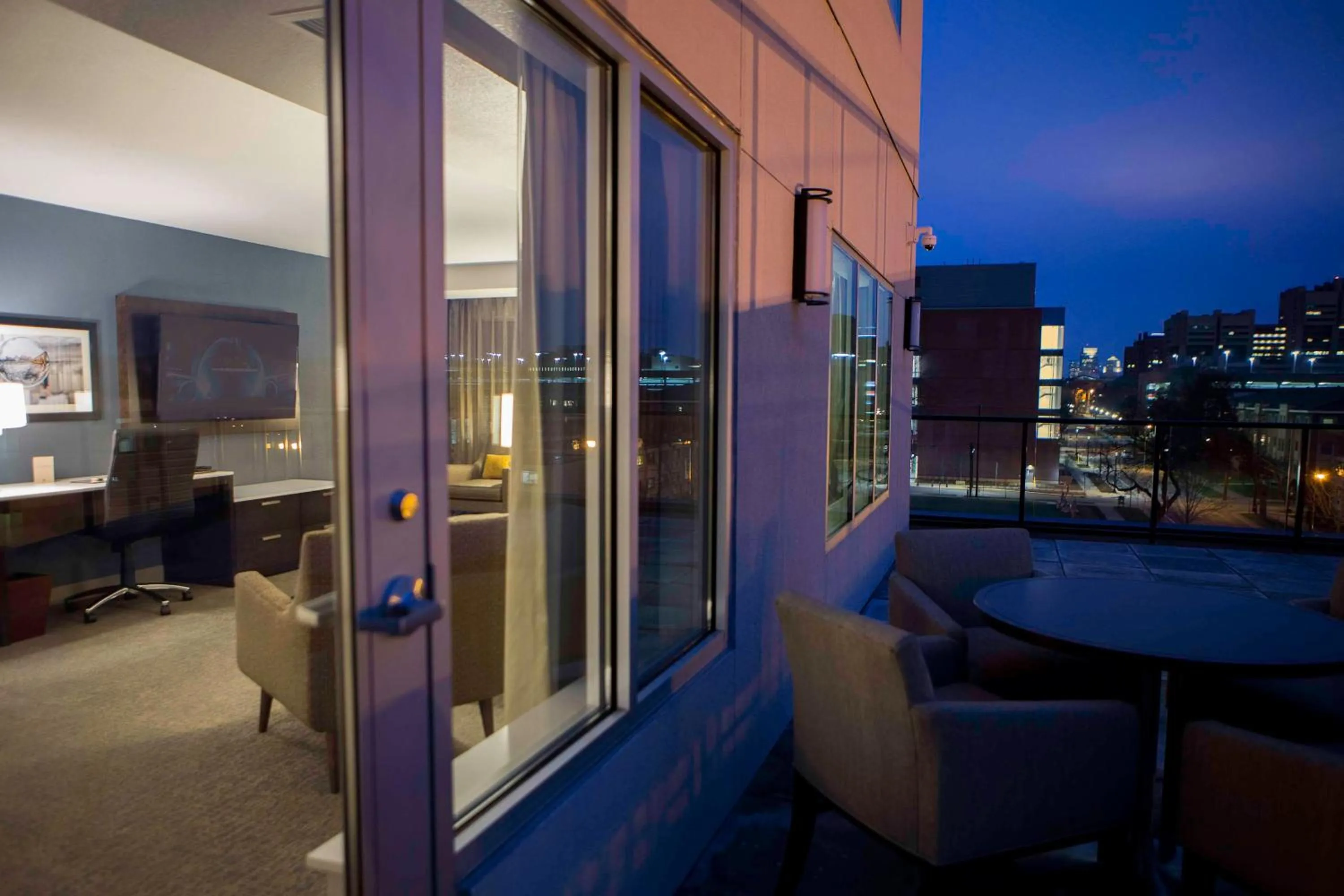 Living room in Hilton Garden Inn Minneapolis - University Area