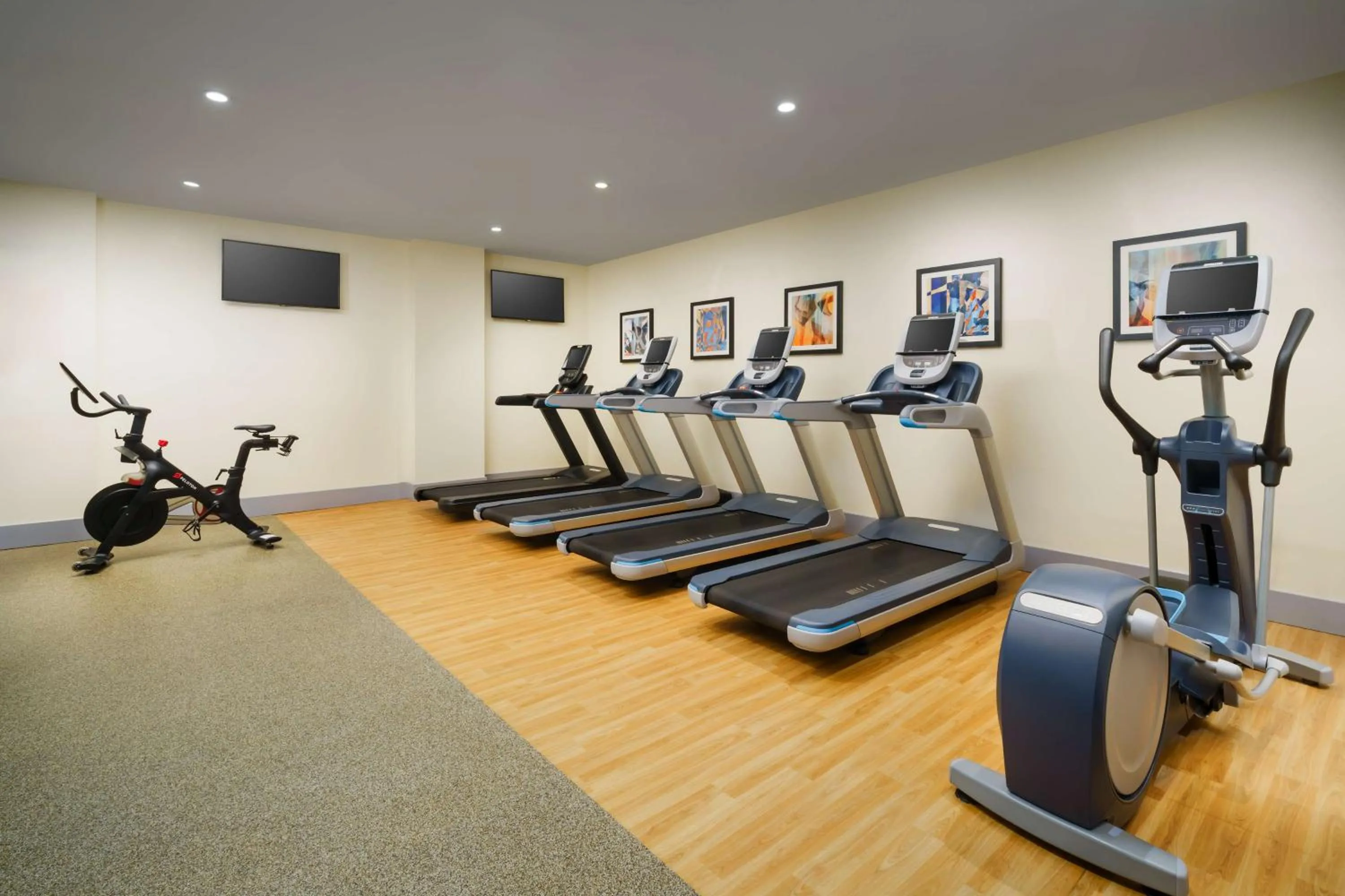 Fitness centre/facilities in Doubletree By Hilton New York Times Square West