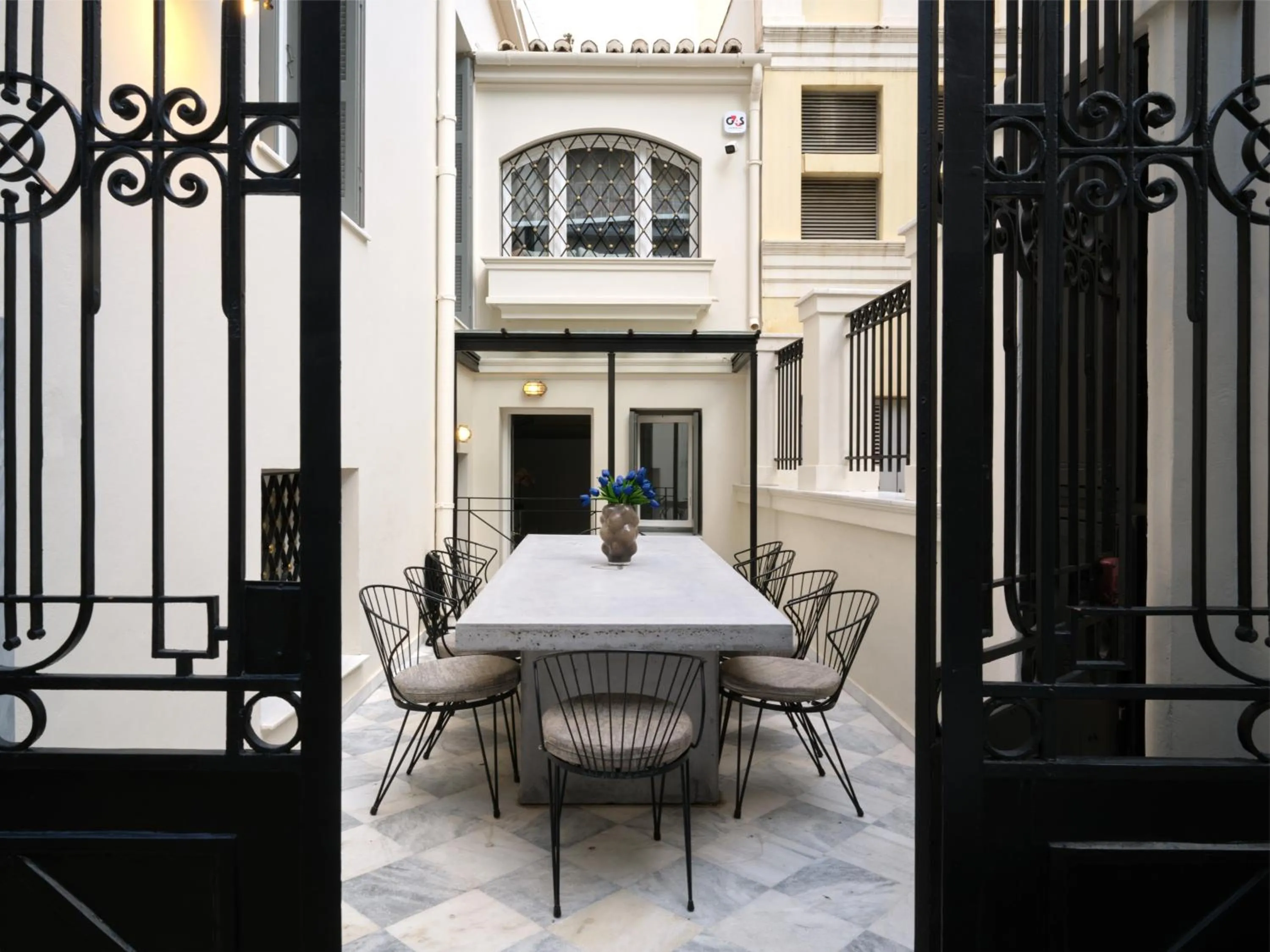 The White House in Plaka by JJ Hospitality