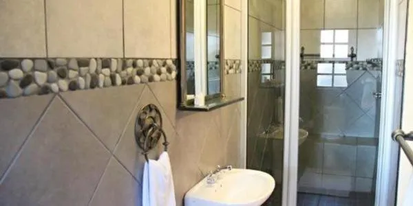 Shower in Greenleaf Guest Lodge