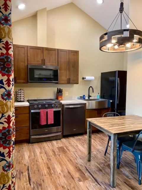 Kitchen or kitchenette in Baycrest Lodge