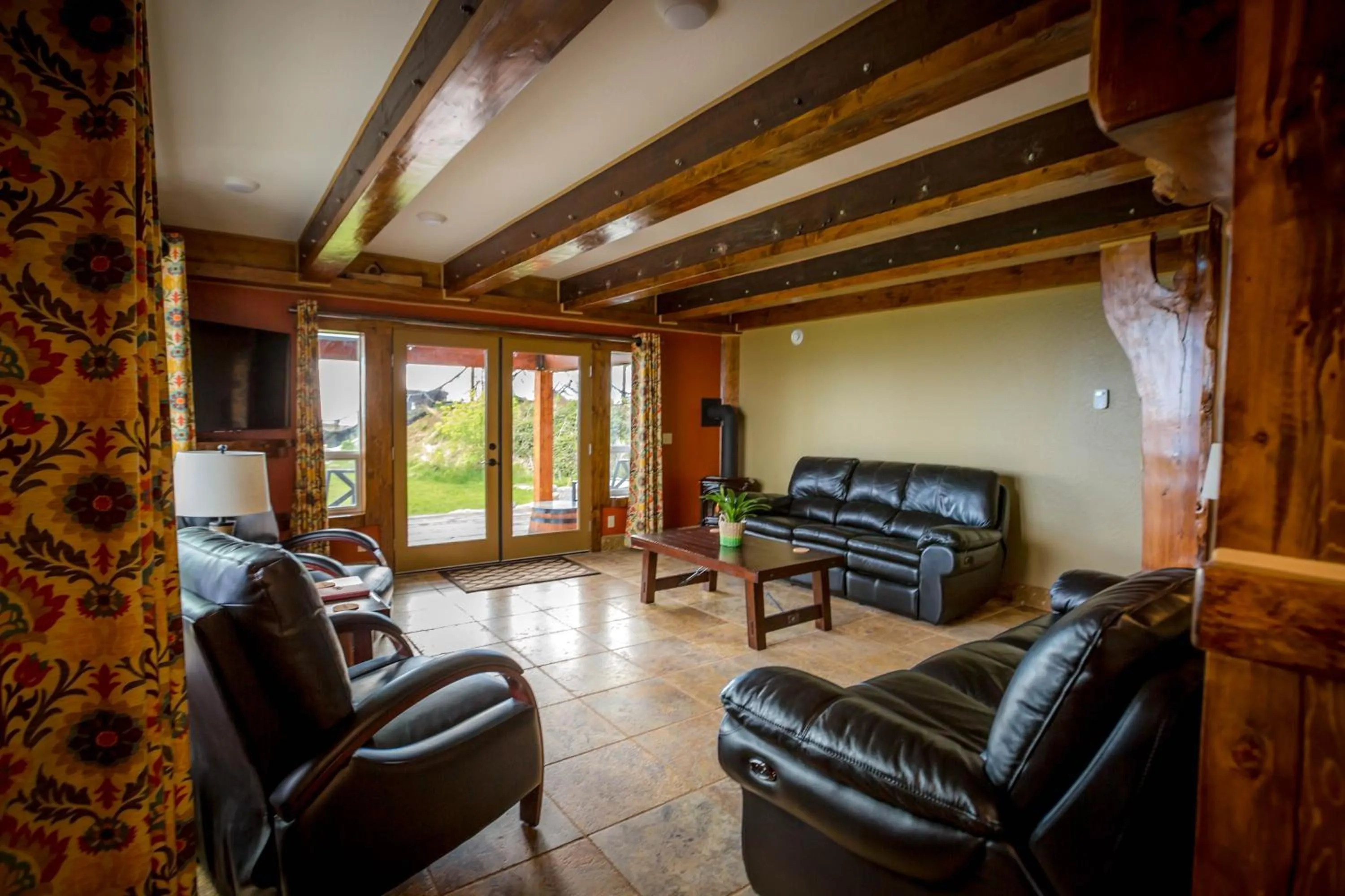 Living room in Baycrest Lodge