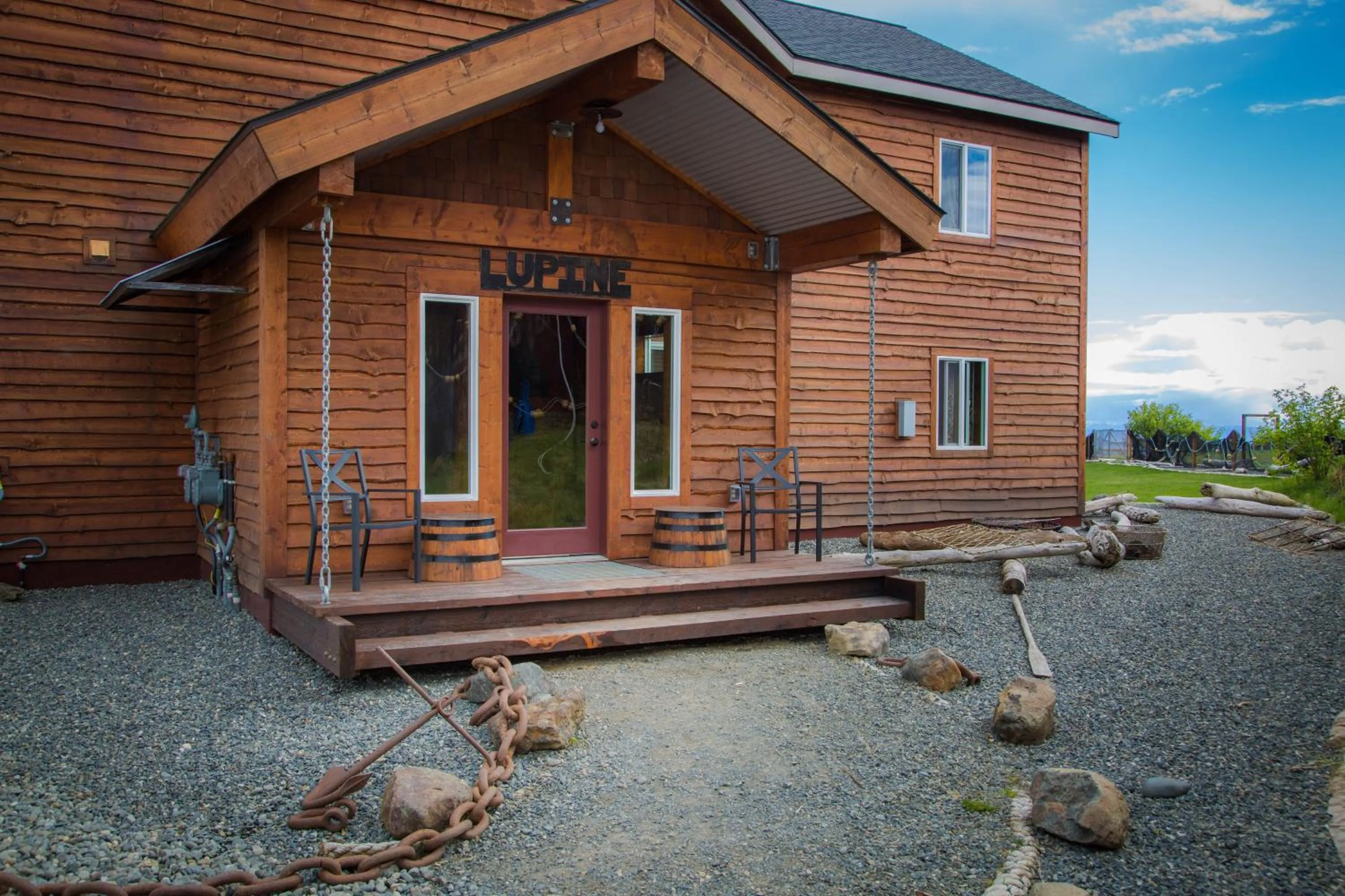 Facade/entrance in Baycrest Lodge