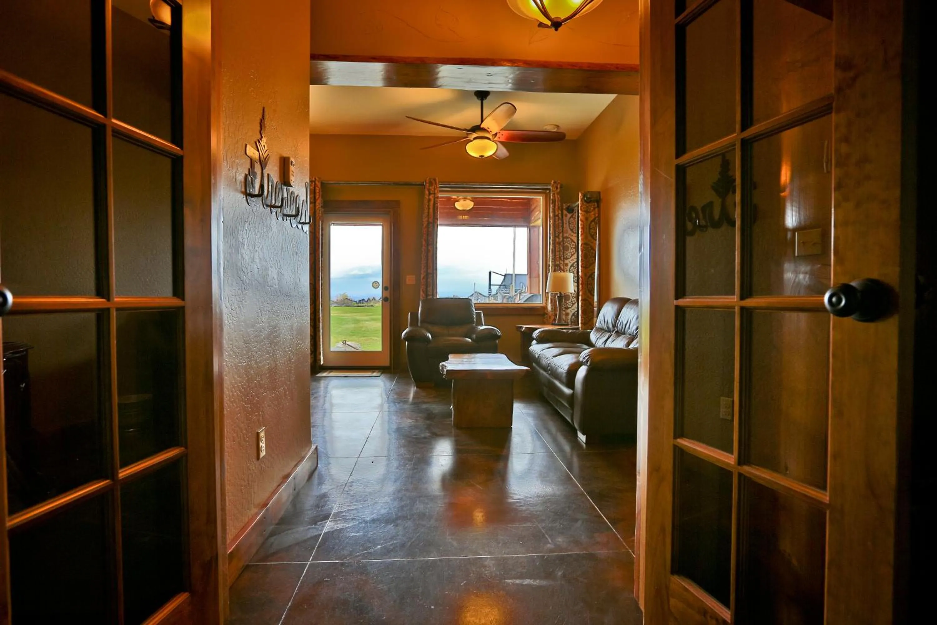 Living room in Baycrest Lodge