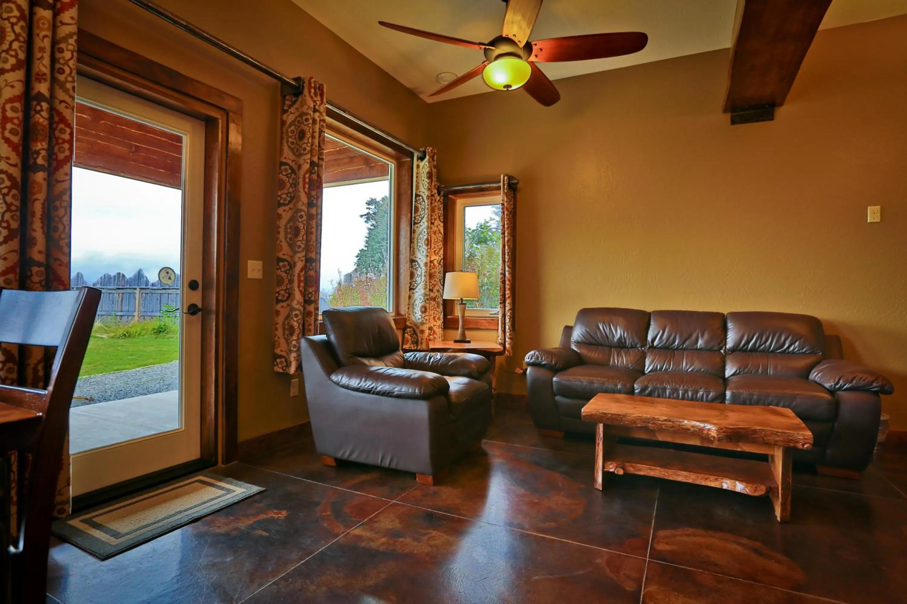 Living room in Baycrest Lodge