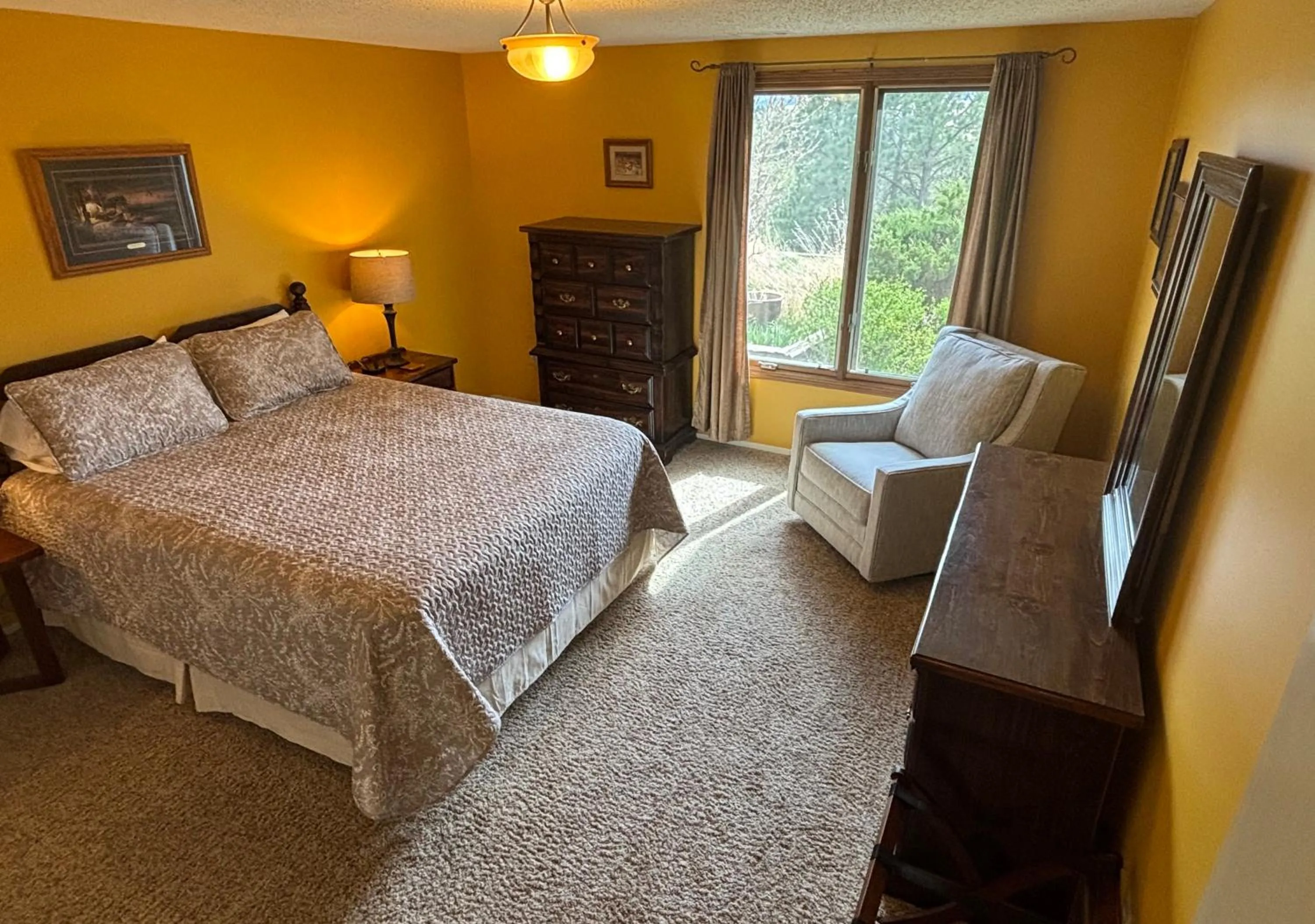 Bedroom, Bed in Priceless Black Hills View