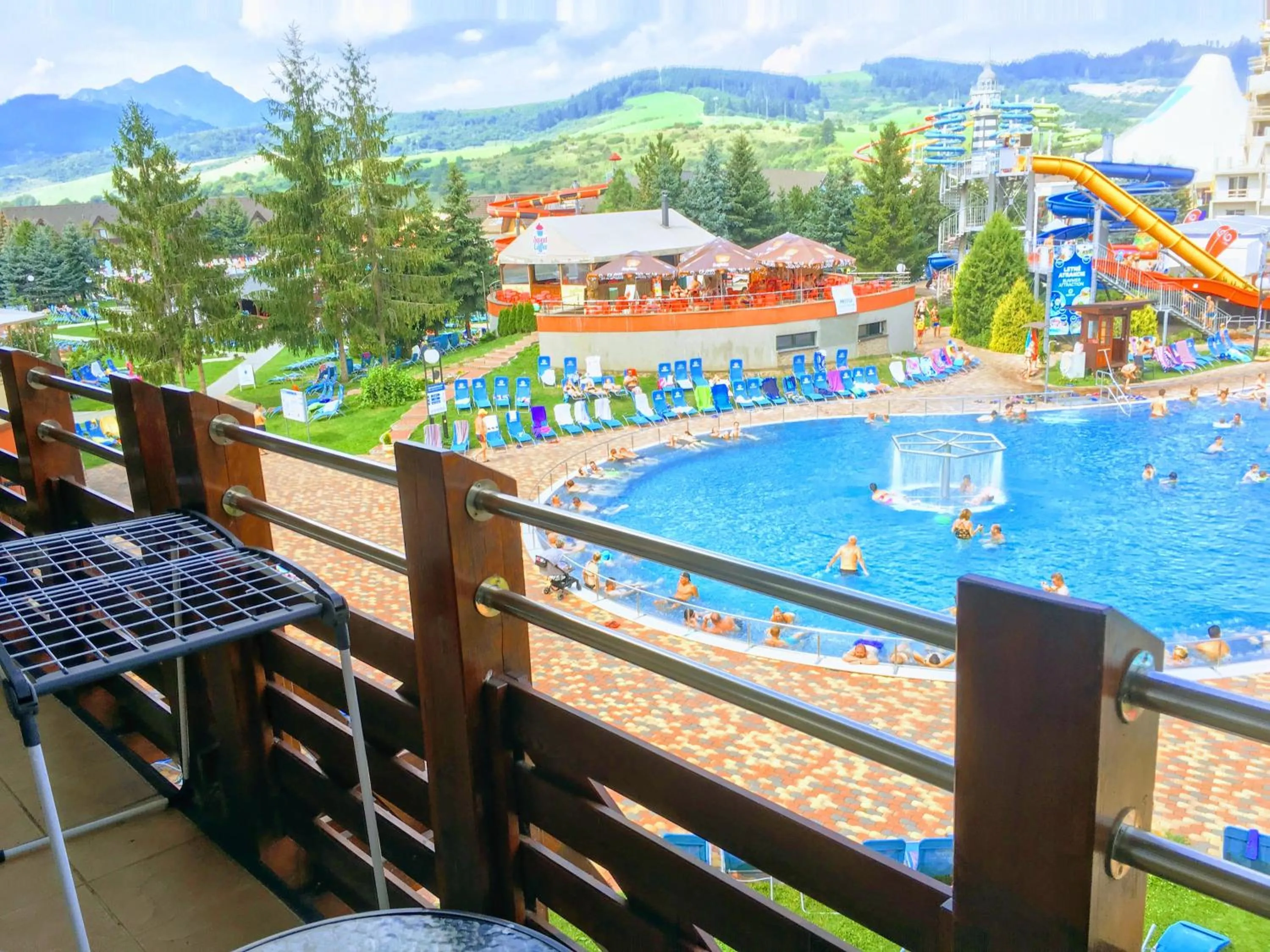 Pool view in Apartament 325