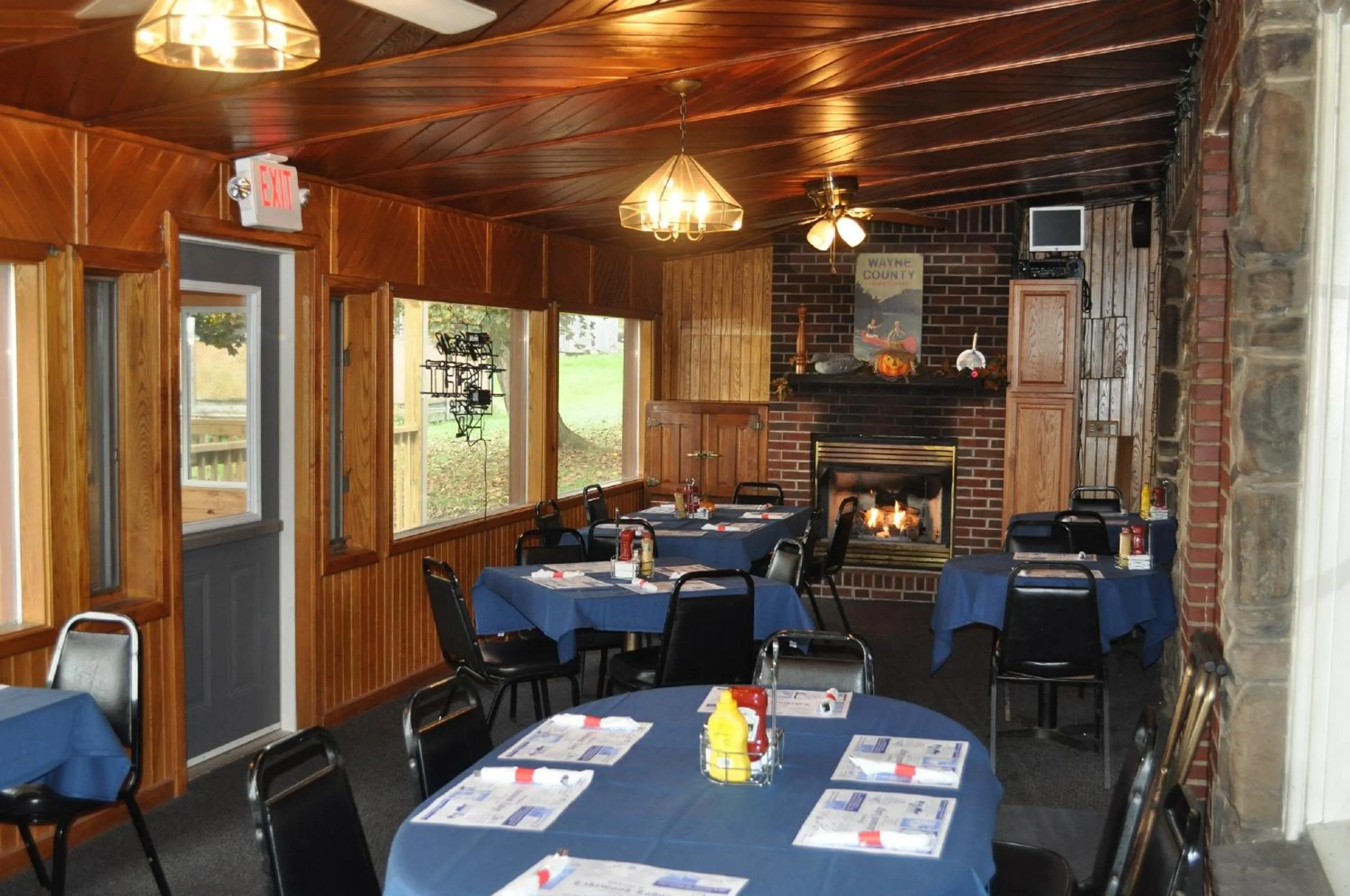 Restaurant/places to eat in Lakewood Lodge & Restaurant