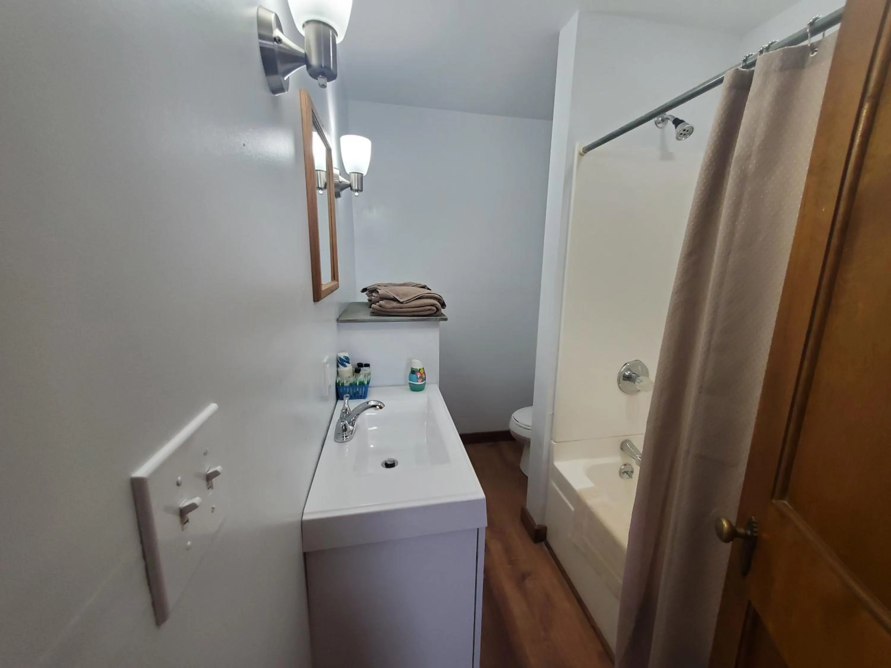 Bathroom in Lakewood Lodge & Restaurant