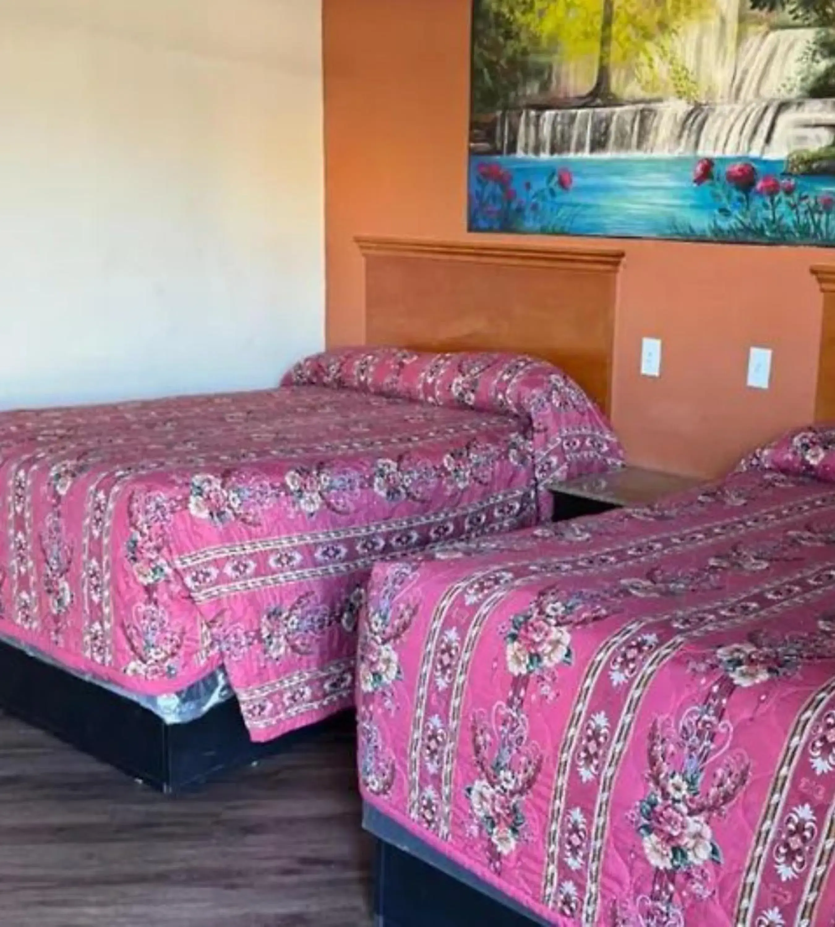 Bedroom, Bed in Robinhood Motel Anaheim West Bedroom, Bed in Robinhood Motel Anaheim West