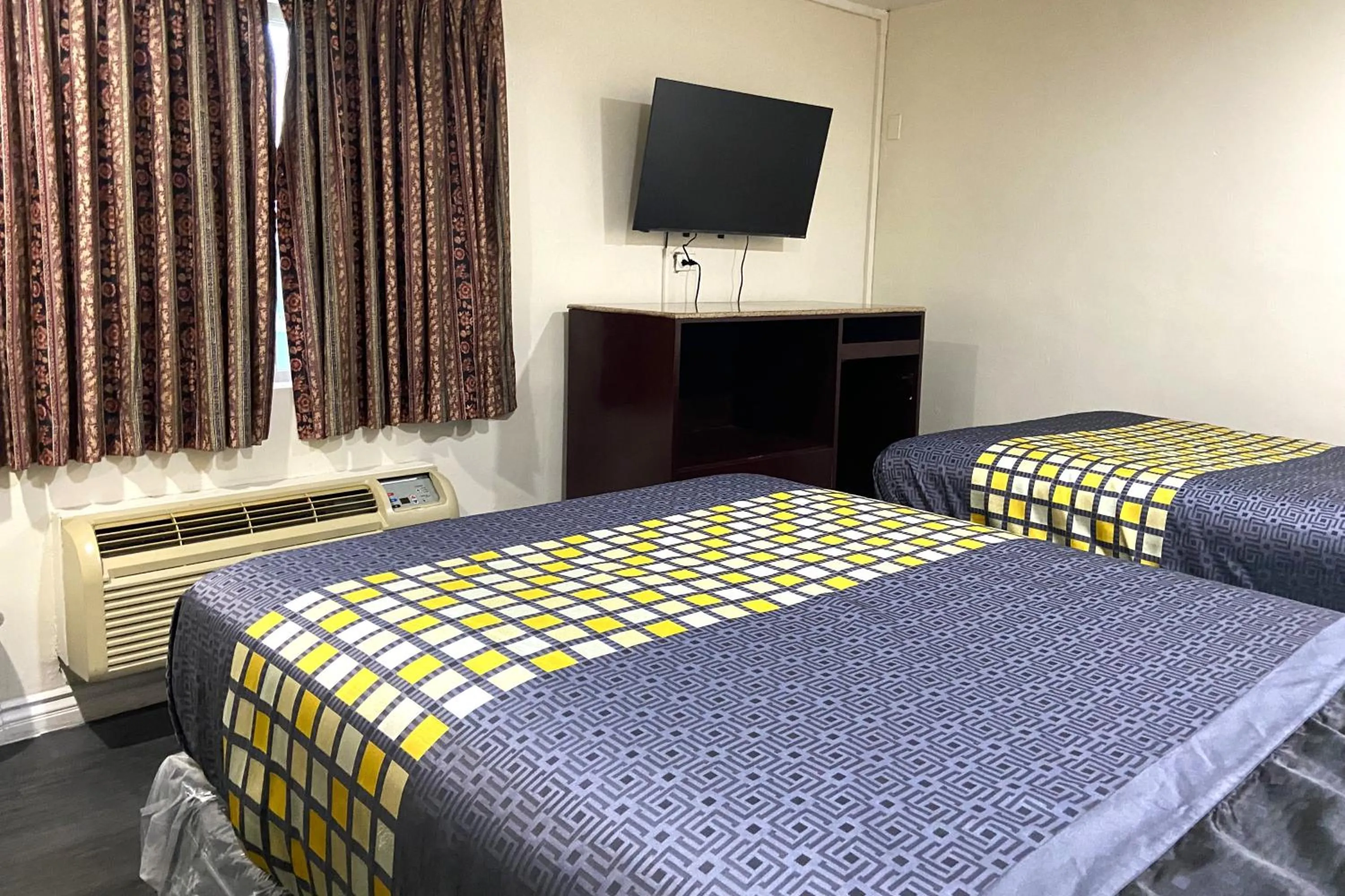 Bedroom, Bed in Robinhood Motel Anaheim West