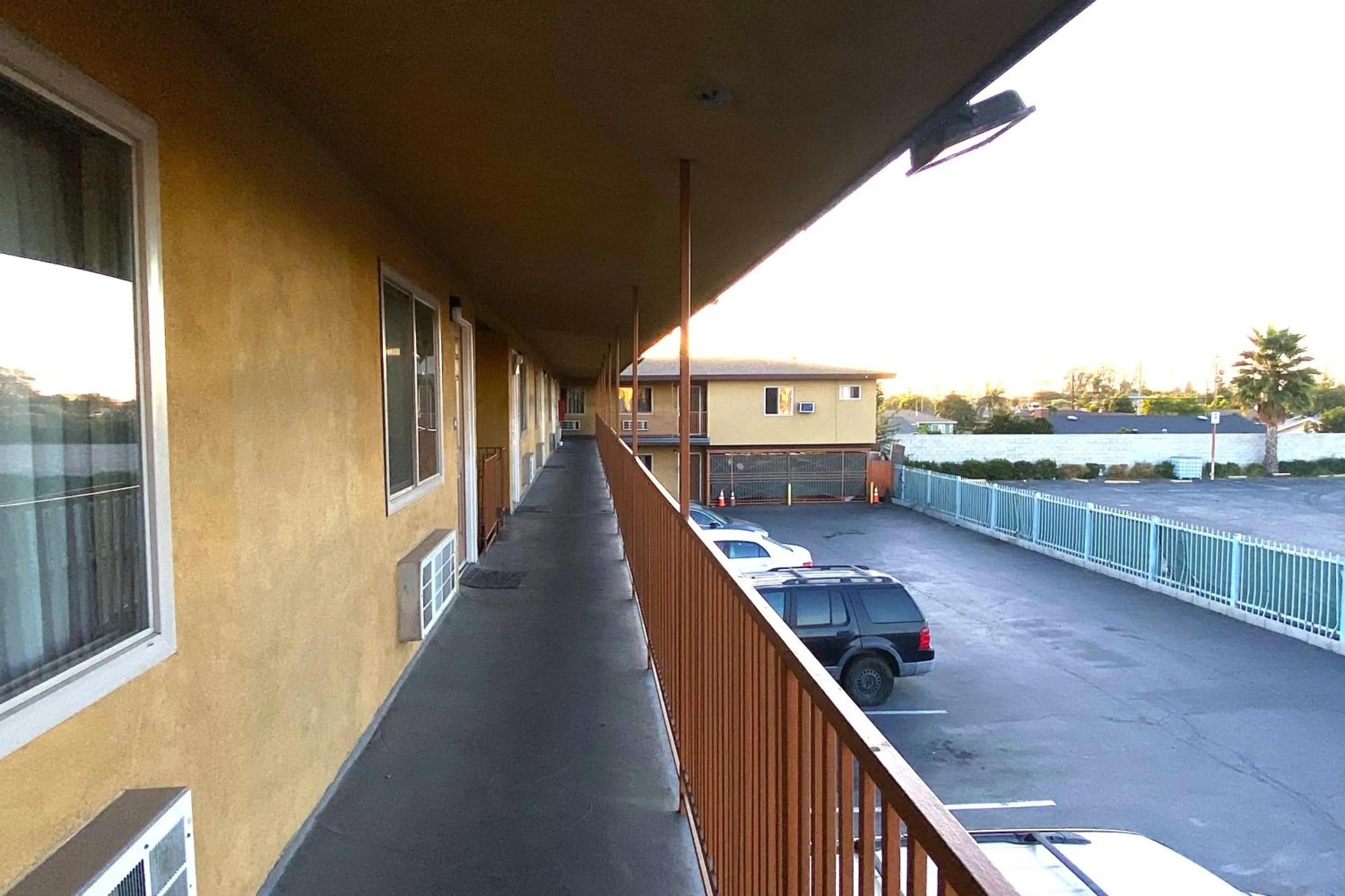 Parking in Robinhood Motel Anaheim West