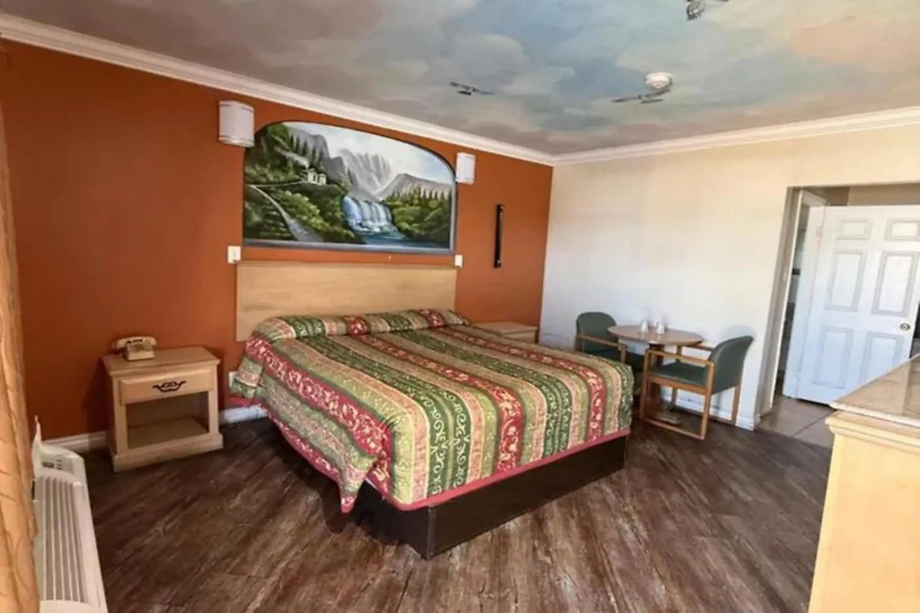 Bedroom, Bed in Robinhood Motel Anaheim West Bedroom, Bed in Robinhood Motel Anaheim West