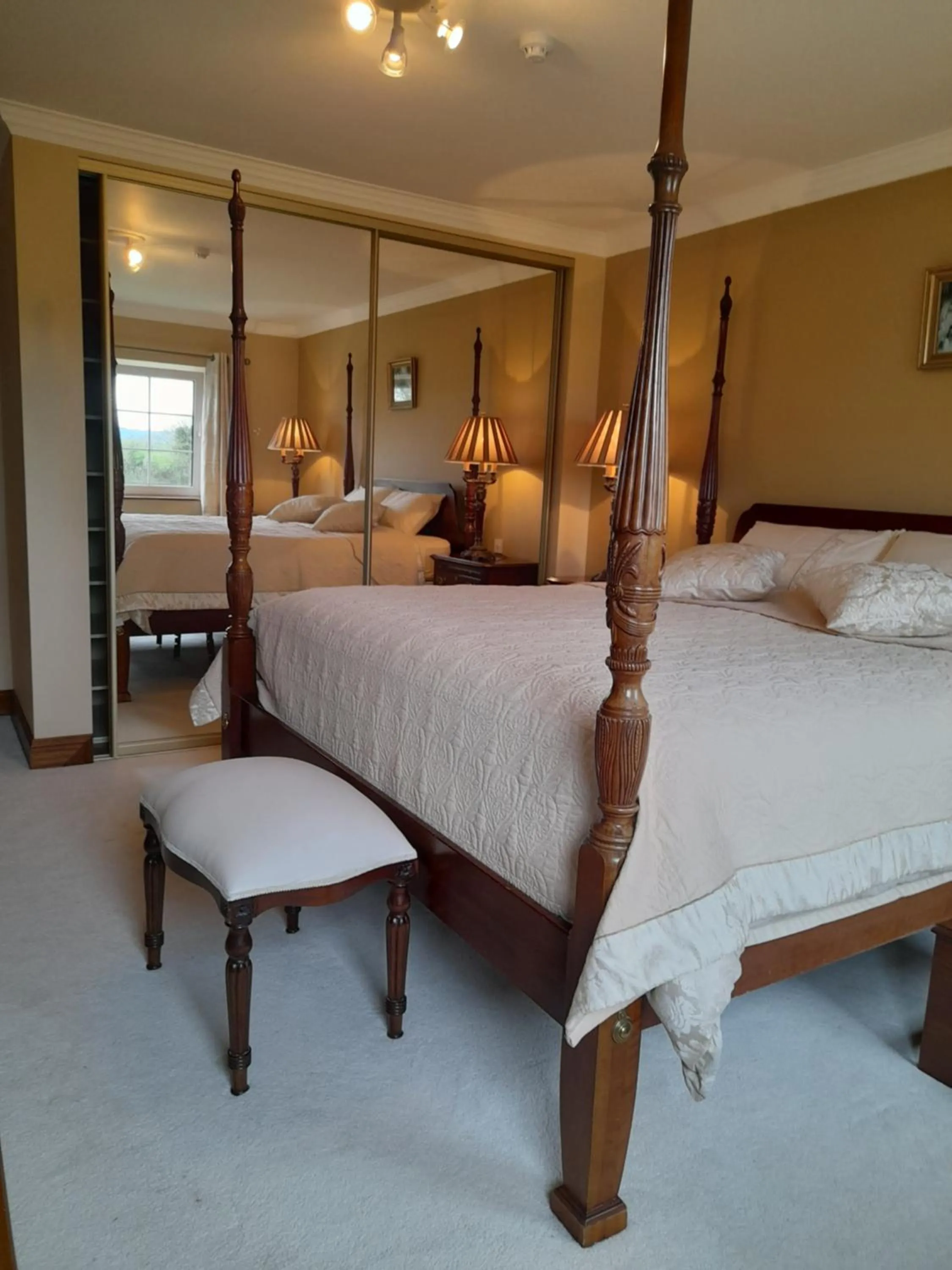 Photo of the whole room, Bed in Cloghan Lodge