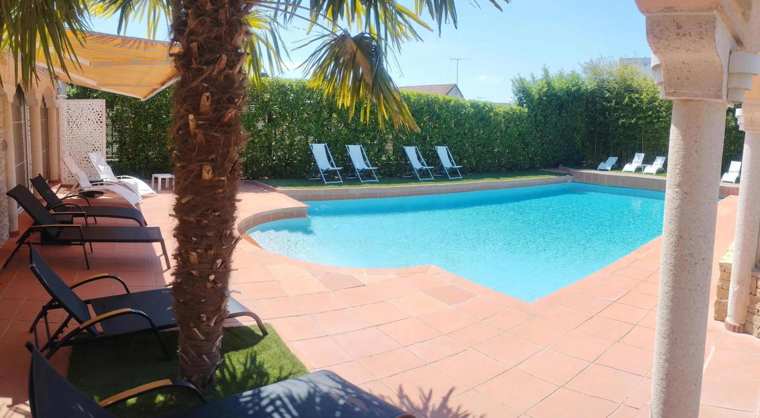 Swimming pool in Le Mas Champenois