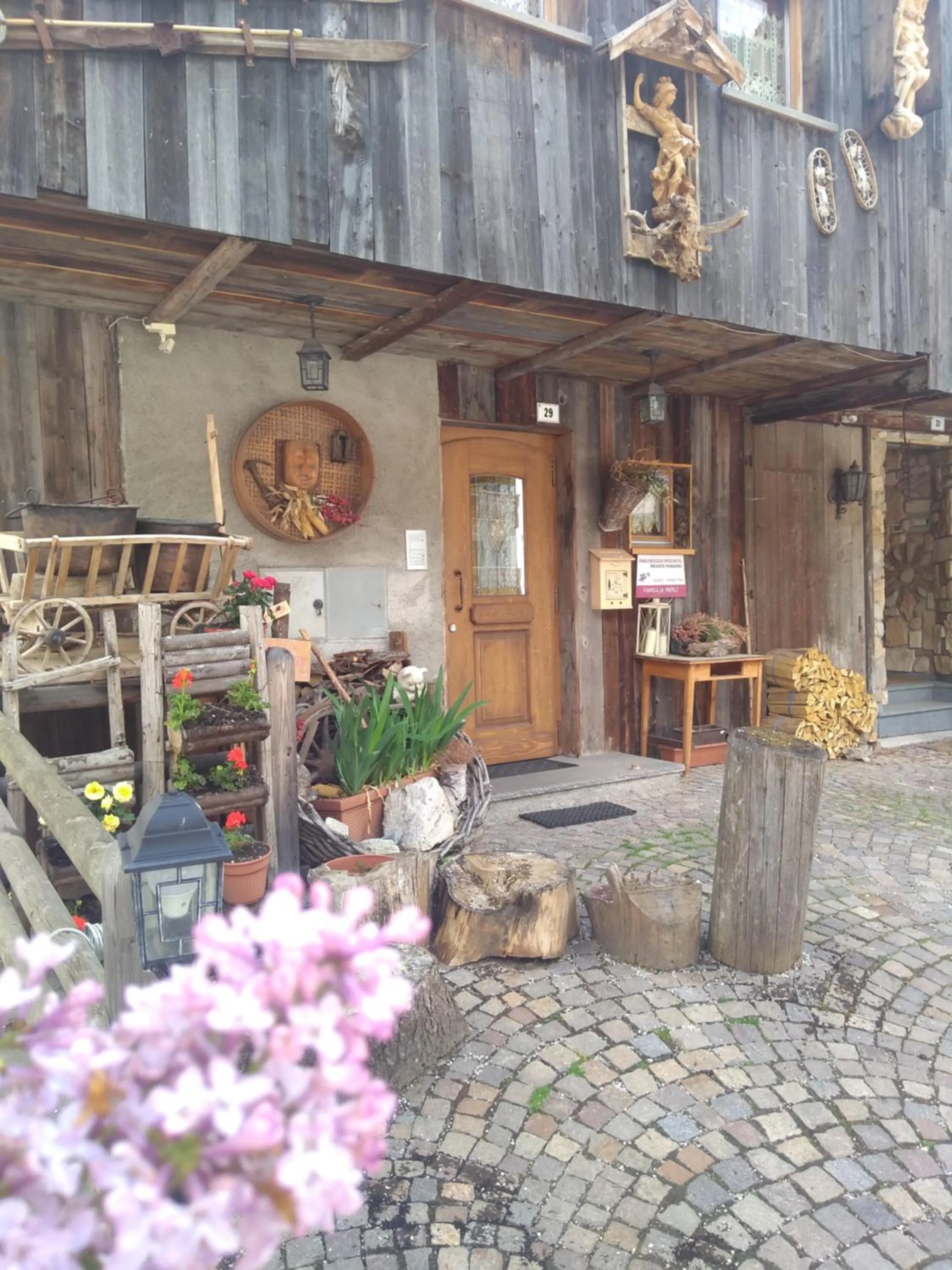 Facade/entrance in Cianbolpin Guesthouse