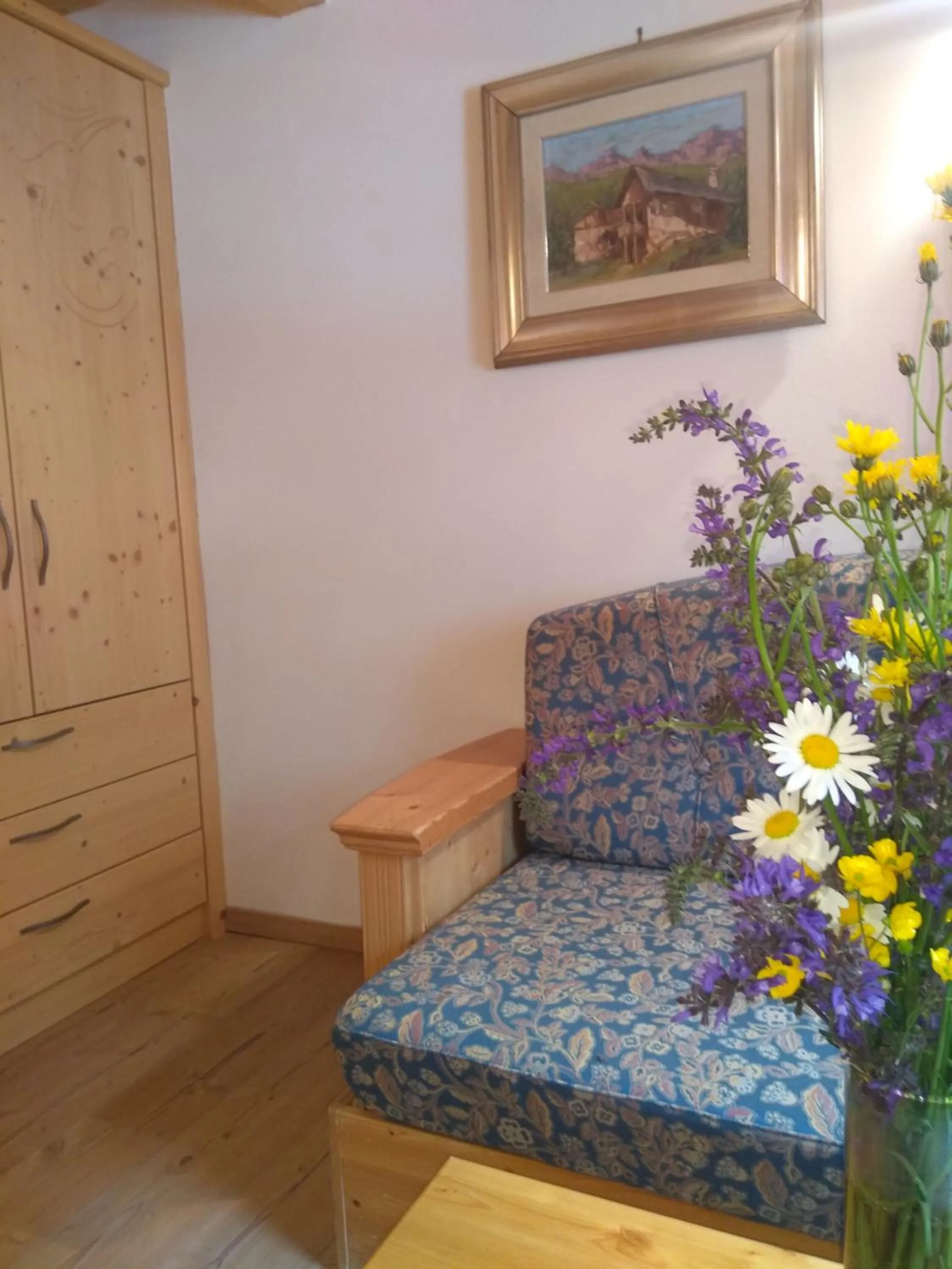 Photo of the whole room in Cianbolpin Guesthouse