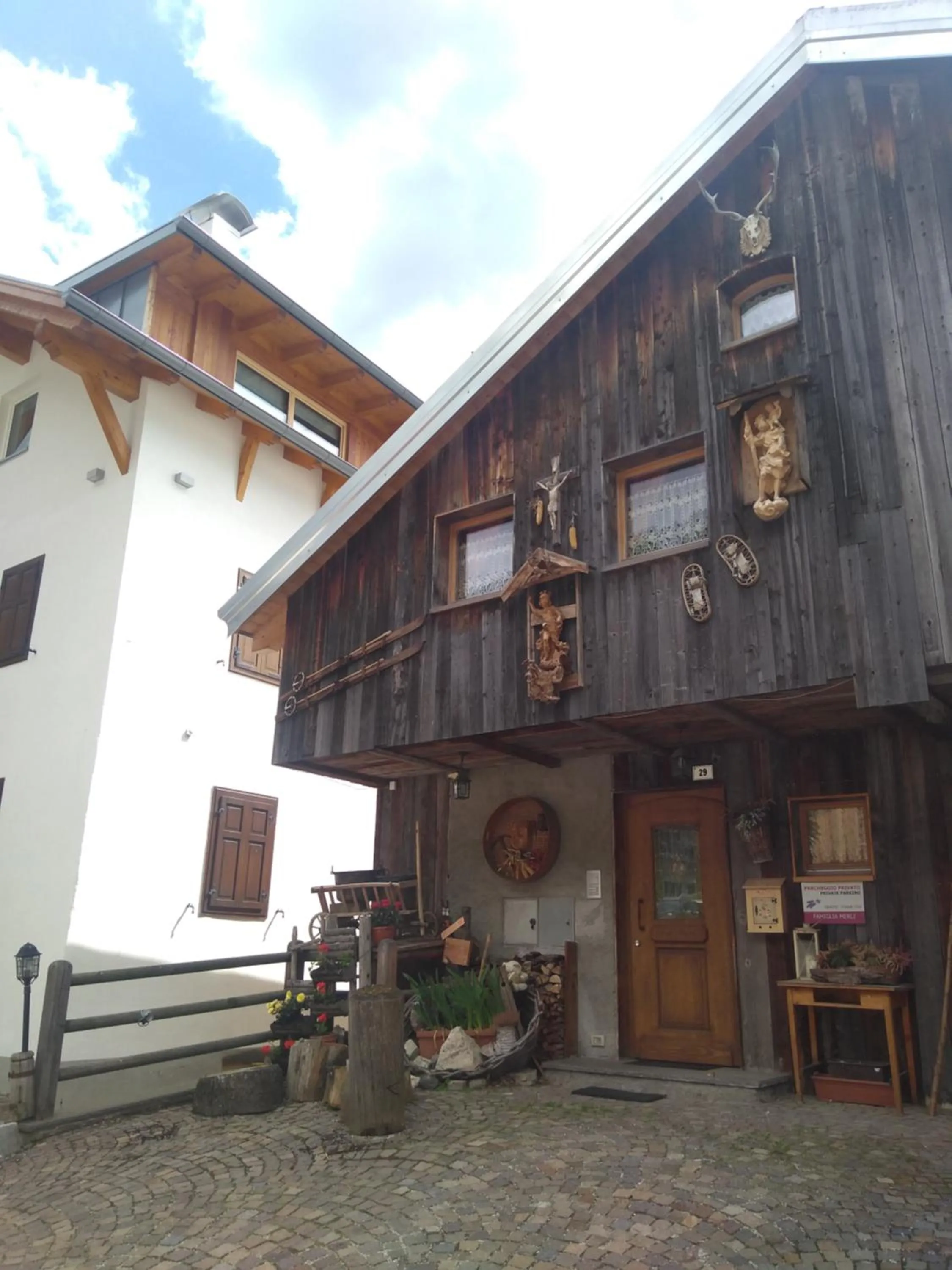 Facade/entrance in Cianbolpin Guesthouse