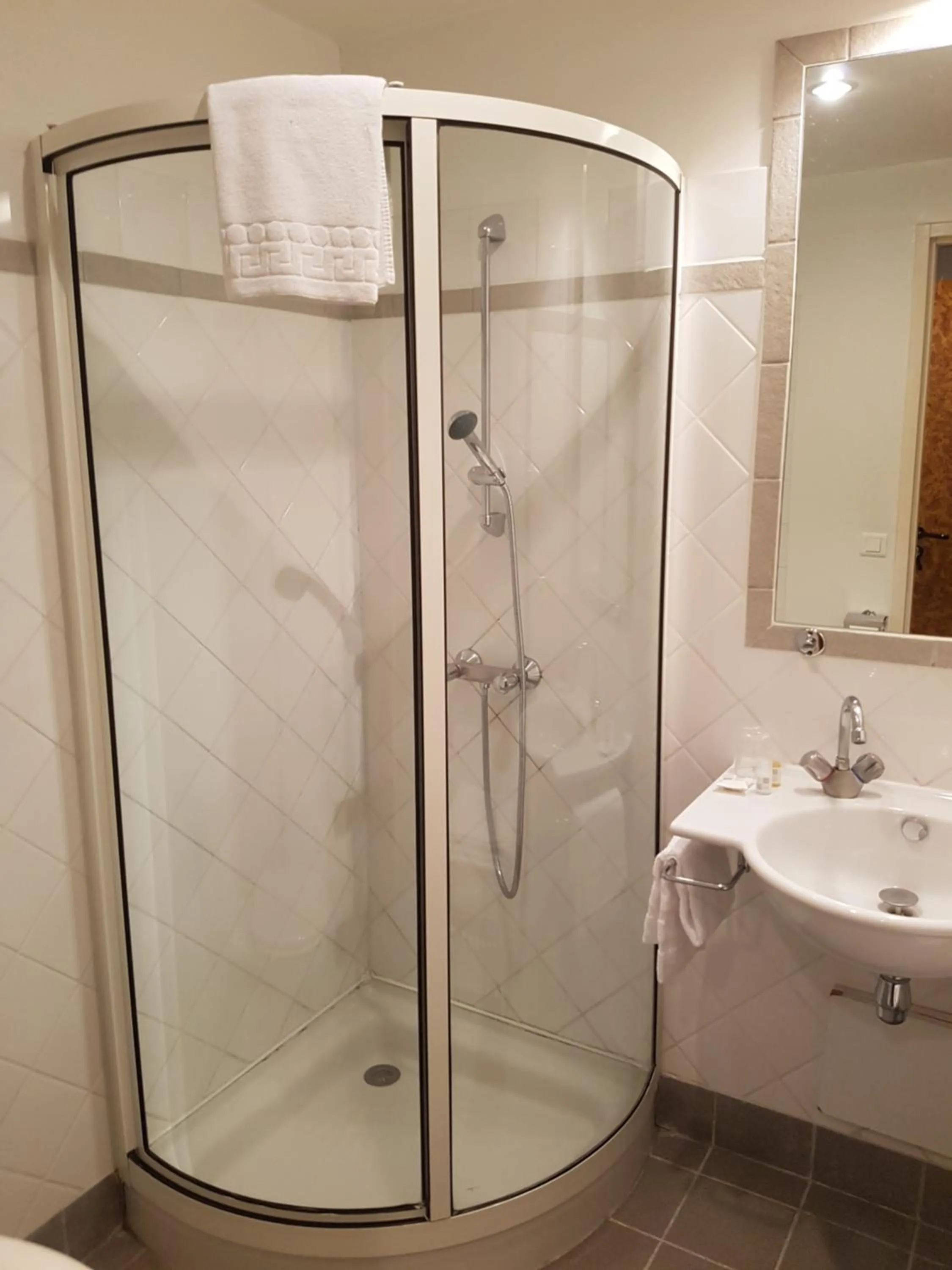 Bathroom in Le Vieux Logis de Clam