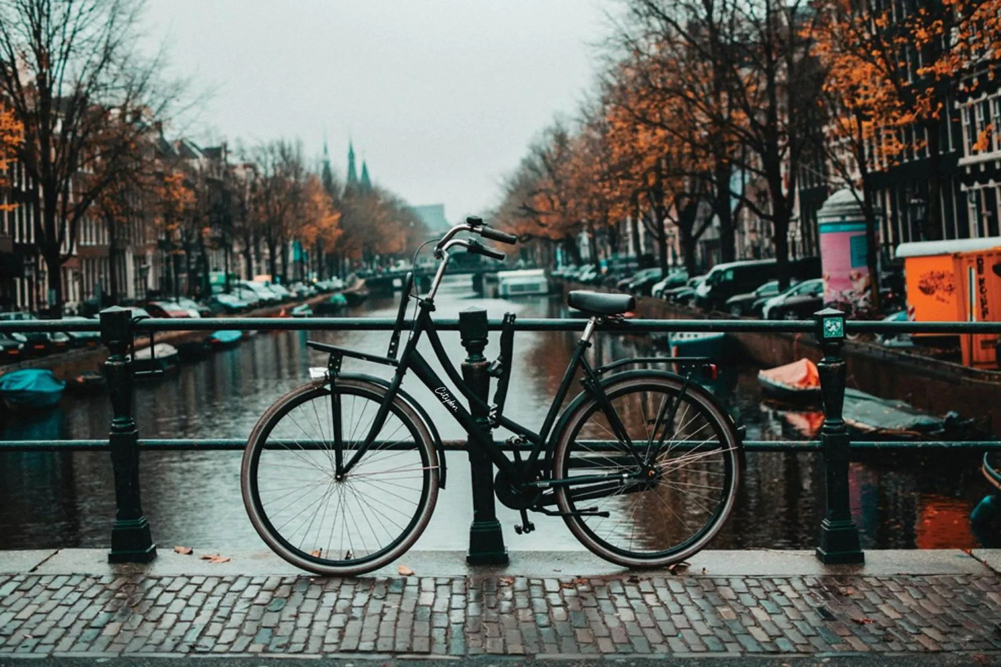 Cycling in Cityden Zuidas