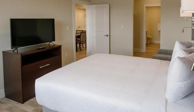 Bed in Chateau Nova Yellowknife