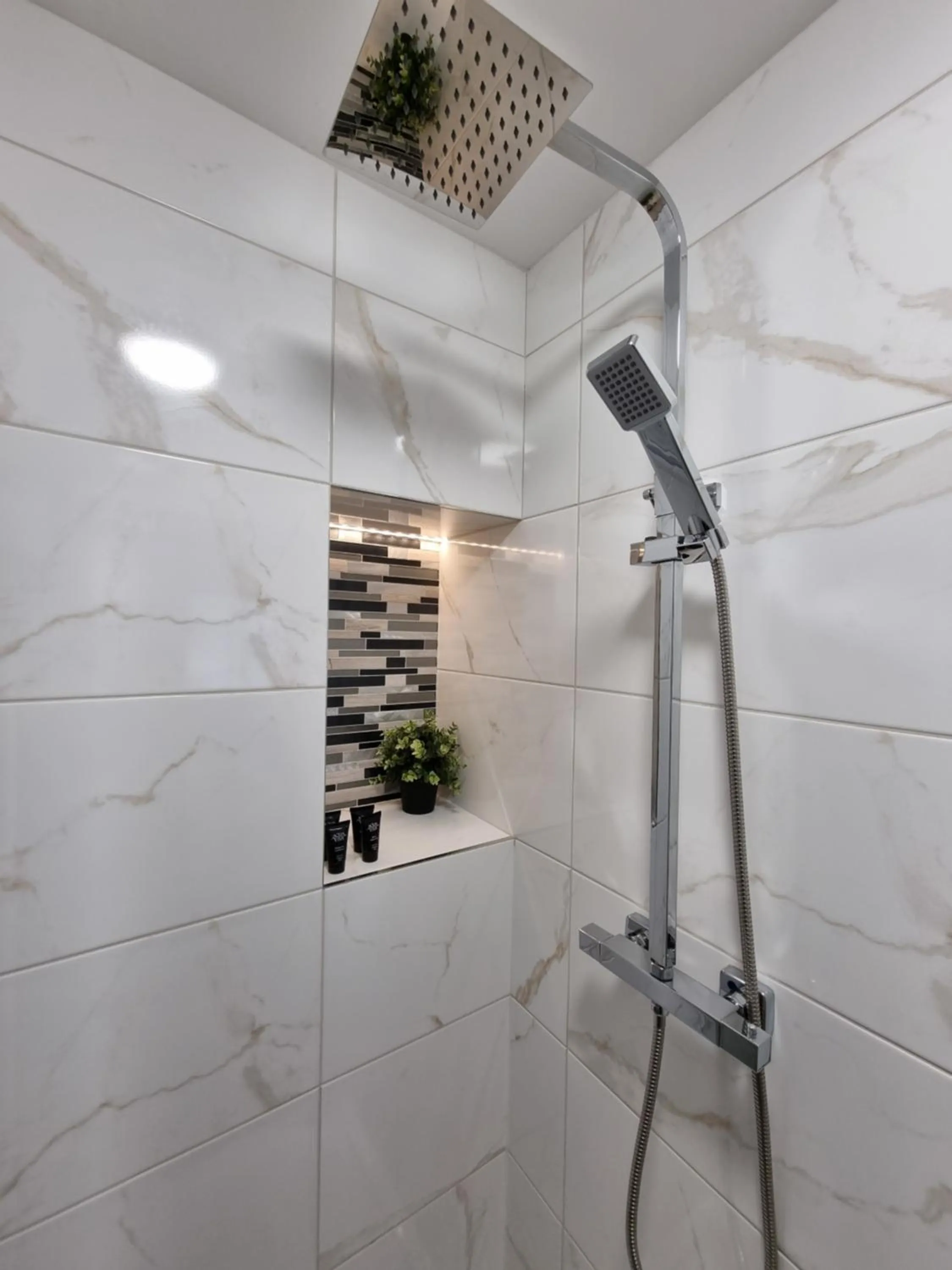 Shower in Hotel CG London