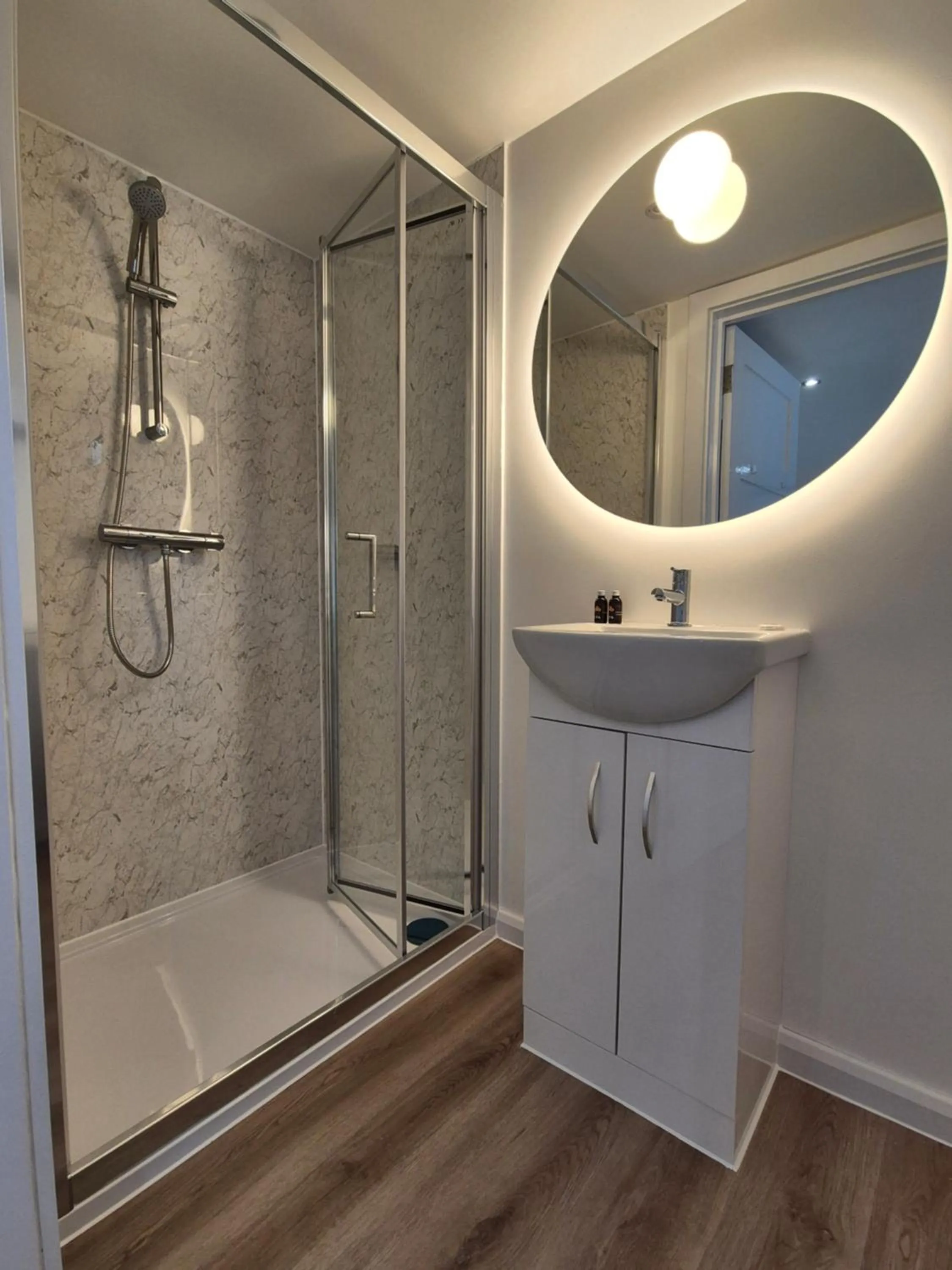 Shower in Hotel CG London