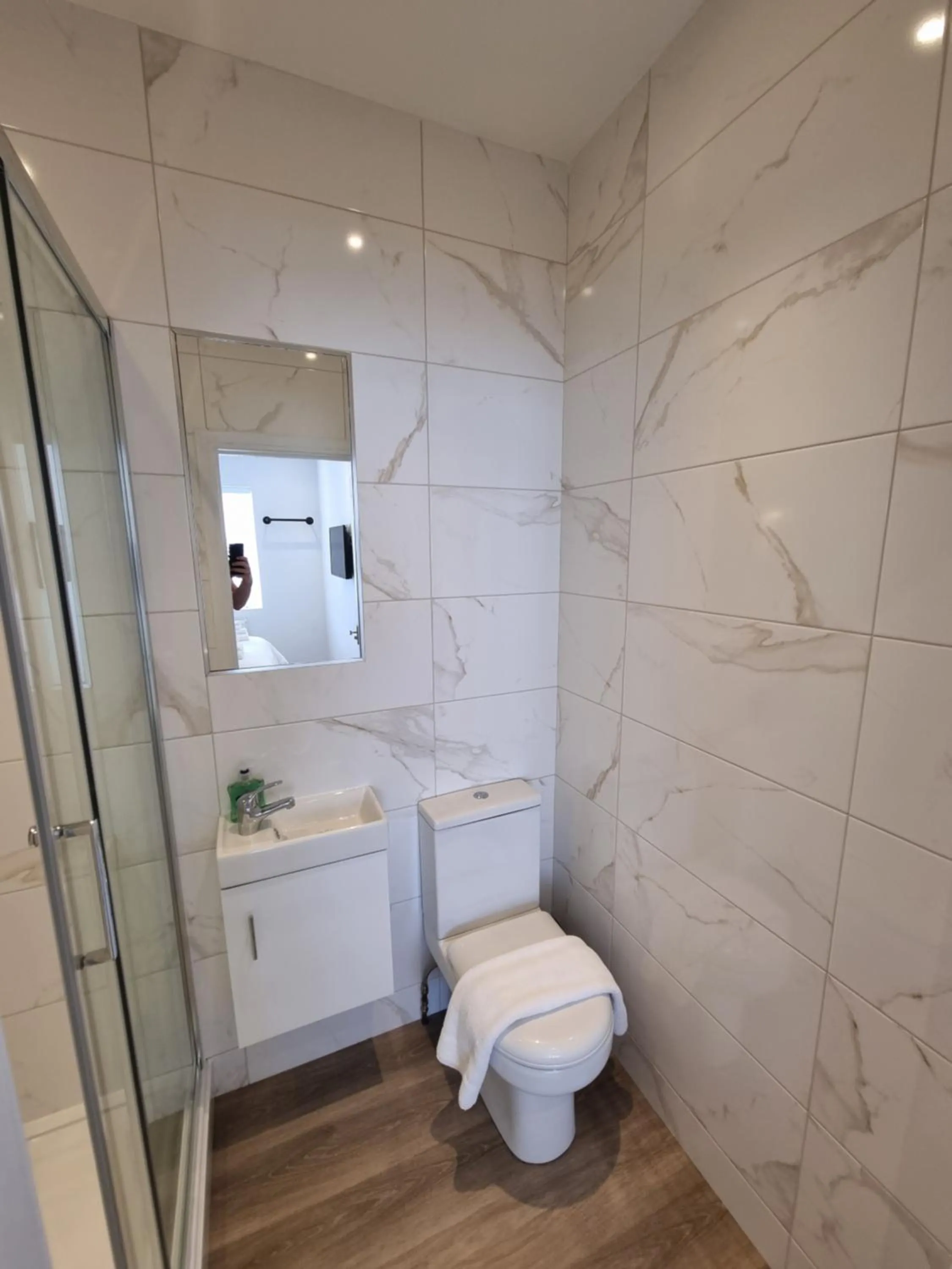 Bathroom in Hotel CG London