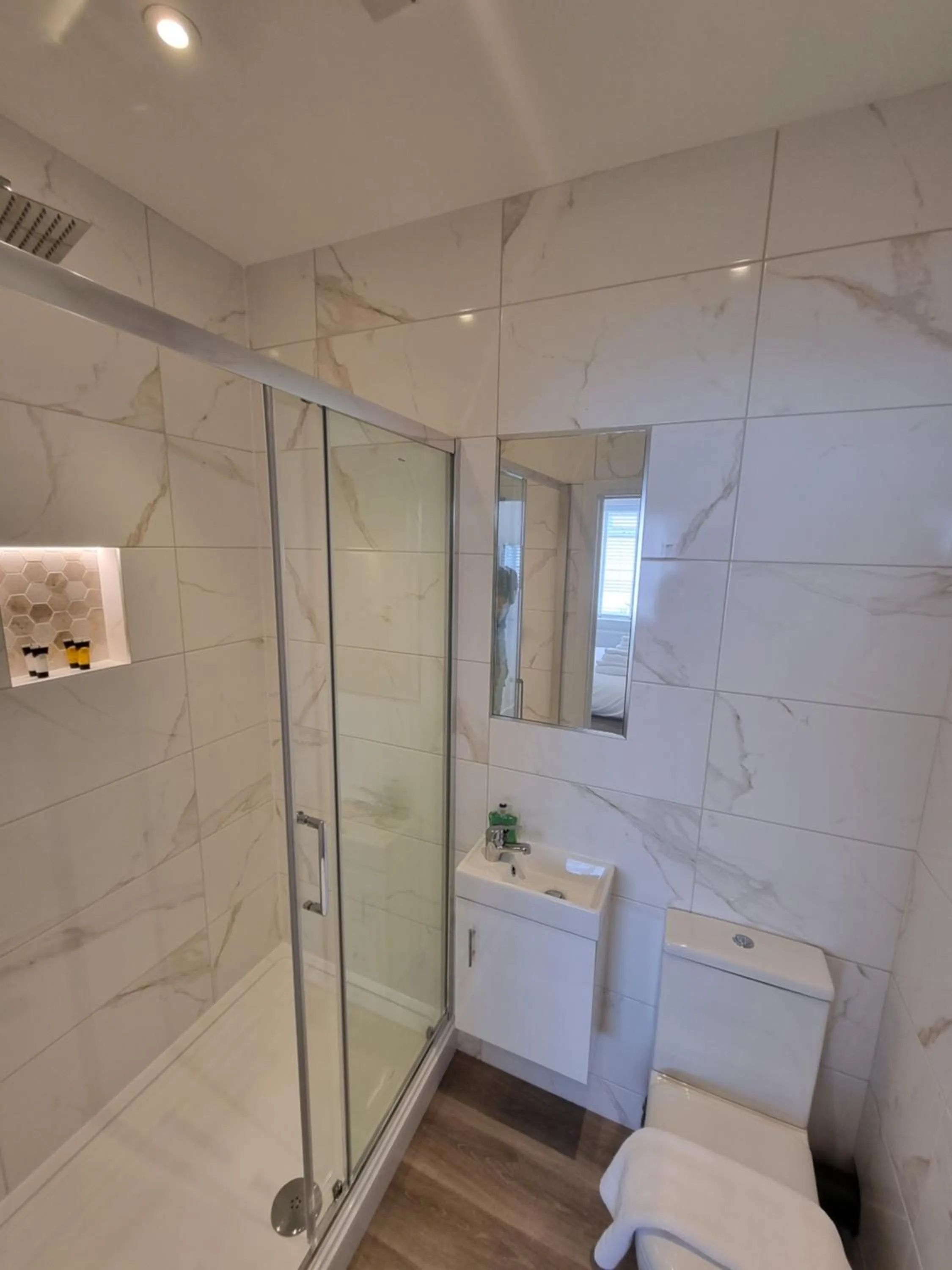 Bathroom in Hotel CG London