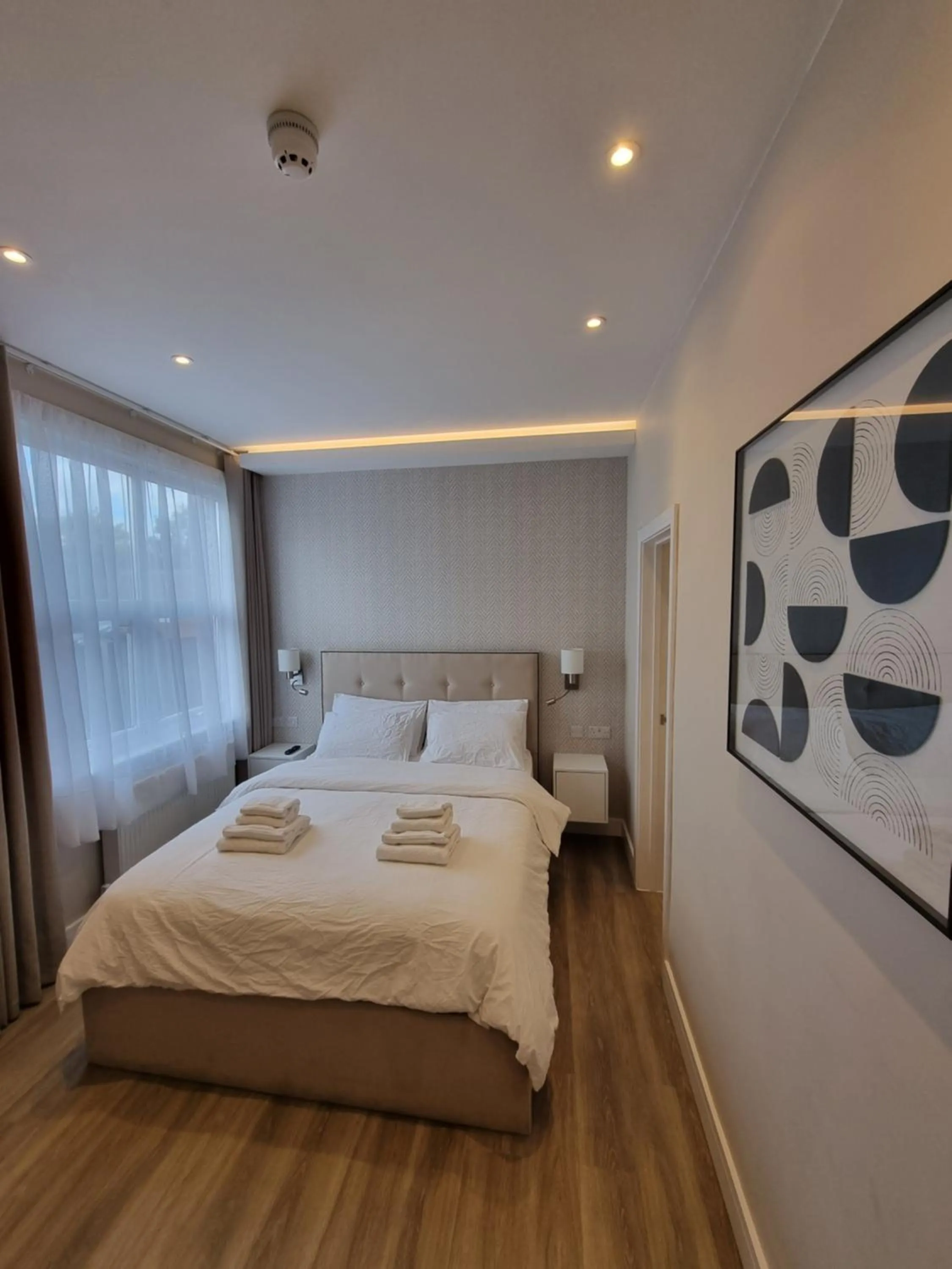 Photo of the whole room, Bed in Hotel CG London