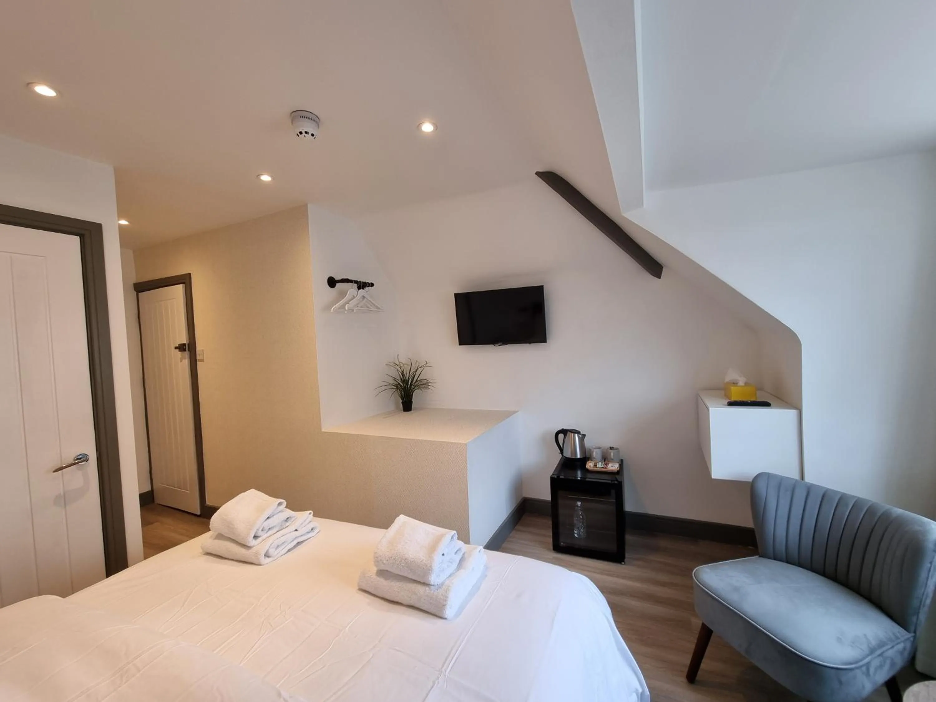 TV and multimedia, Bed in Hotel CG London