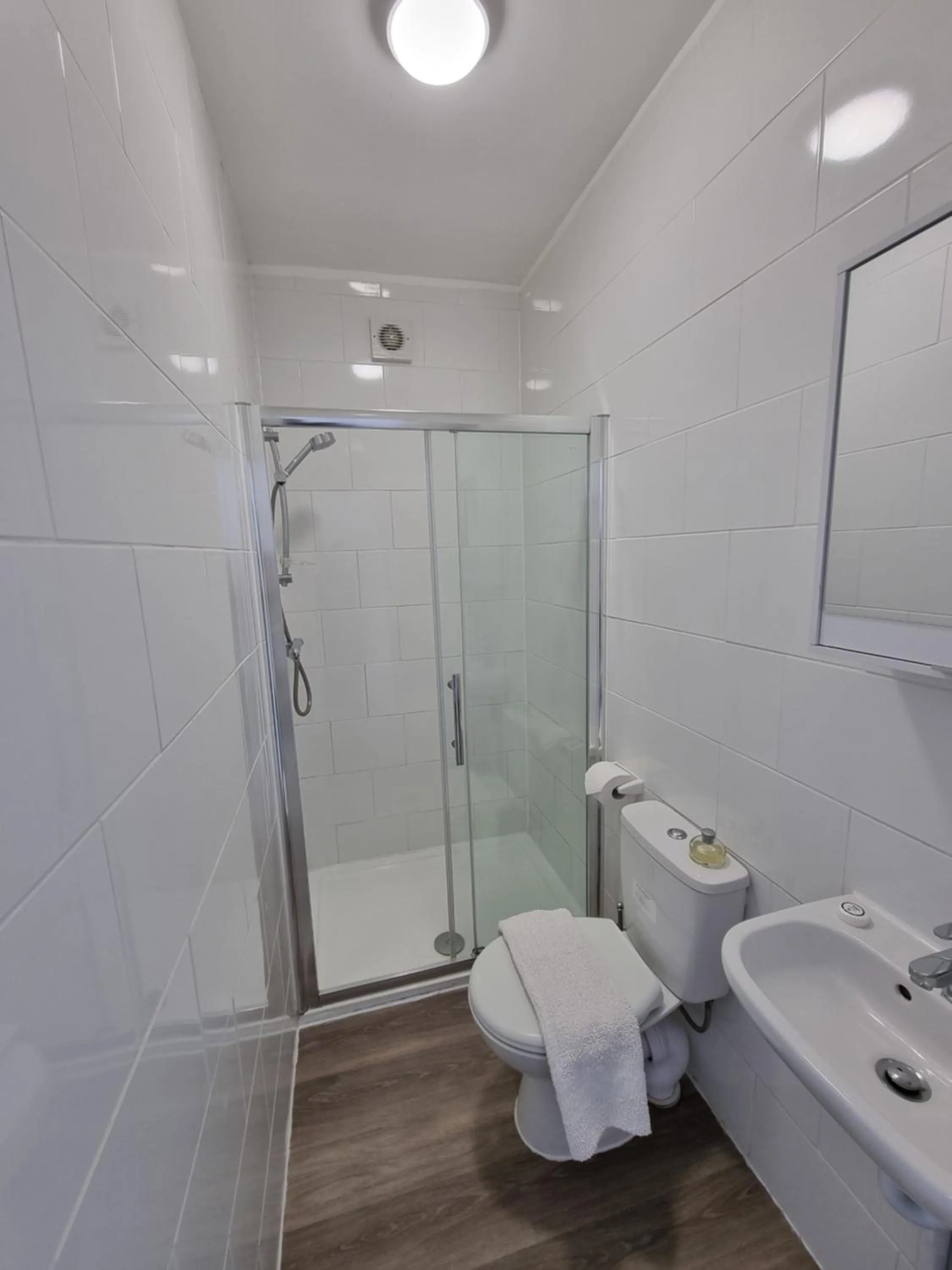 Bathroom in Hotel CG London