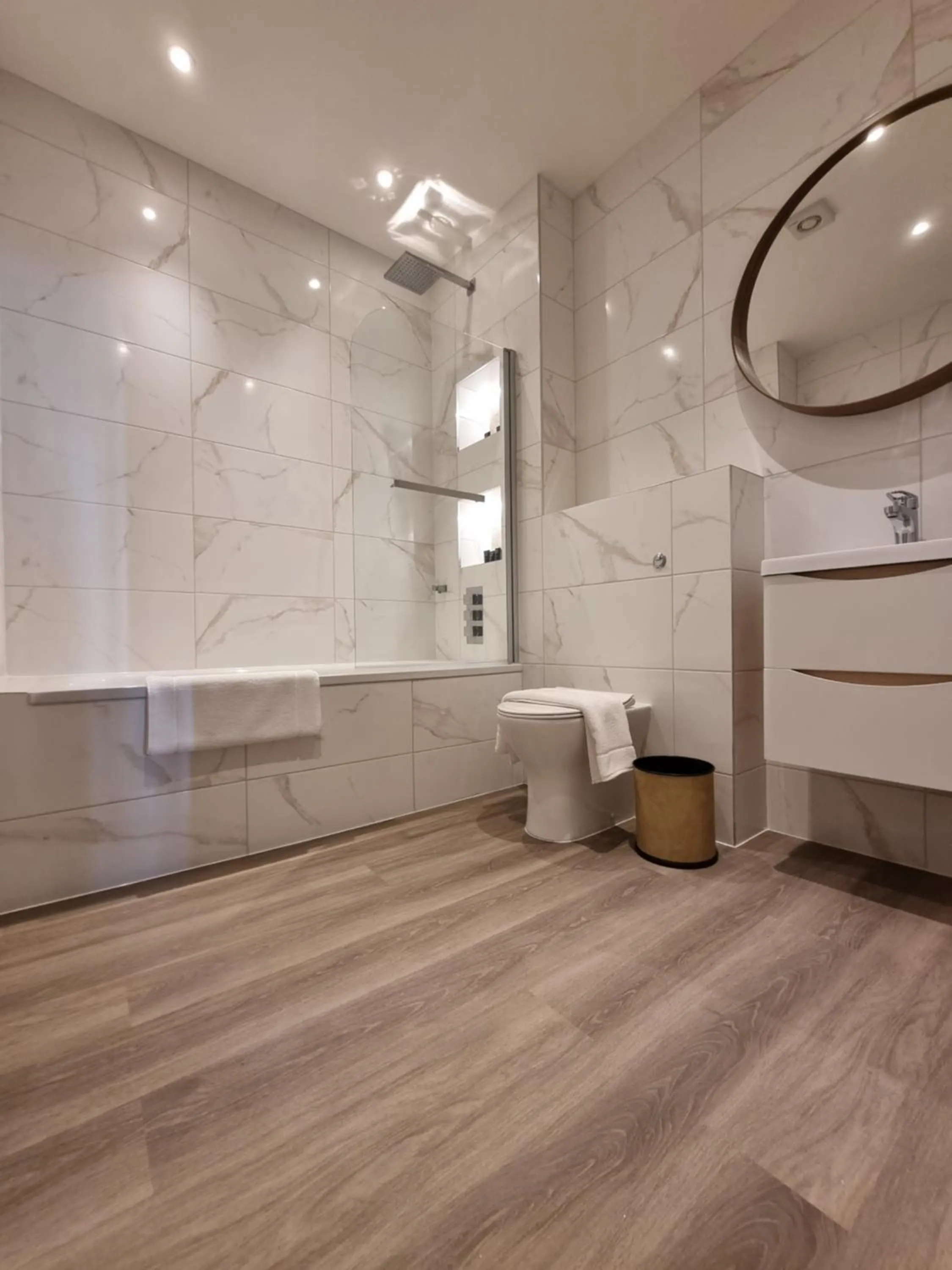 Bathroom in Hotel CG London