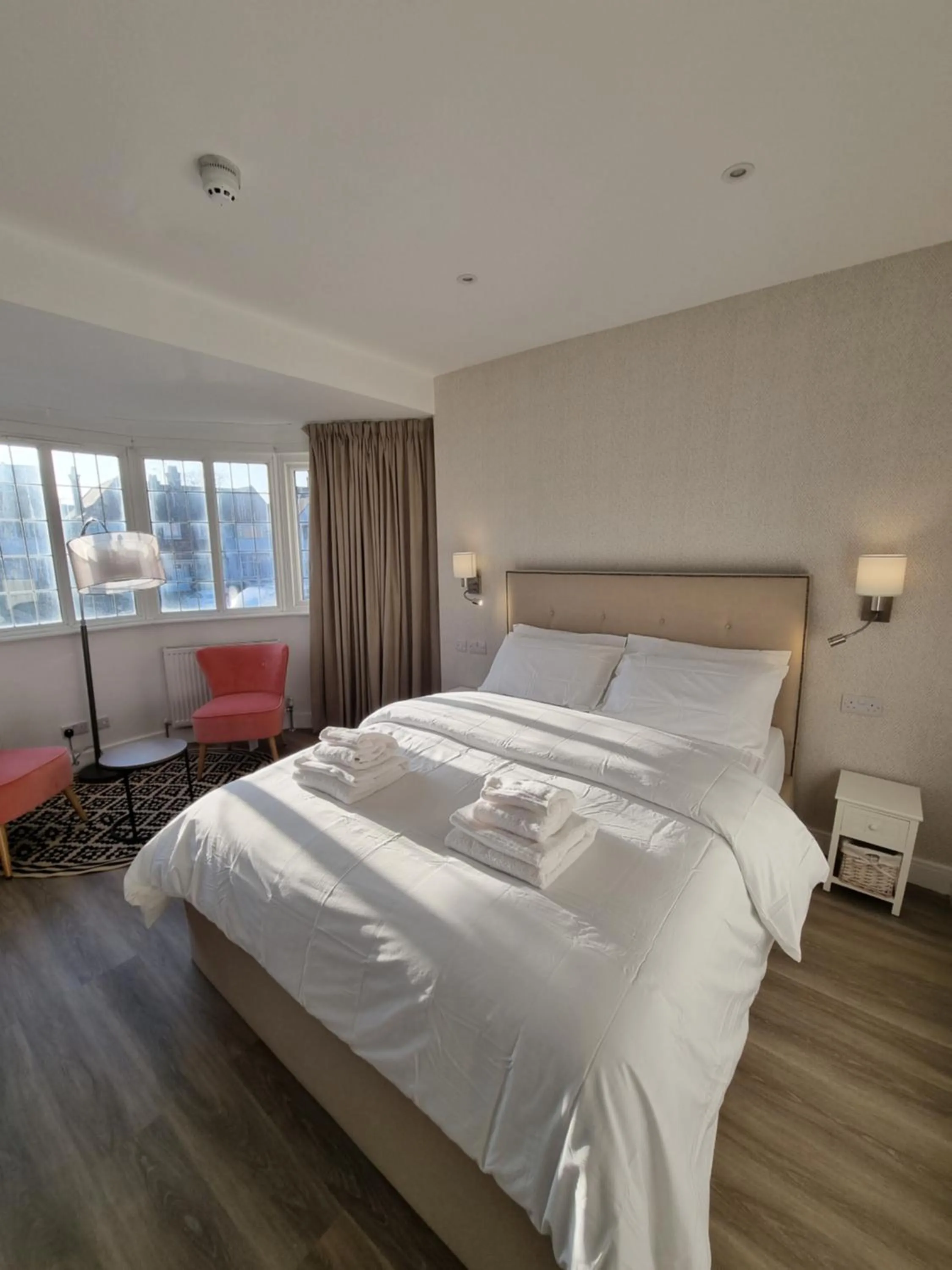 Photo of the whole room, Bed in Hotel CG London