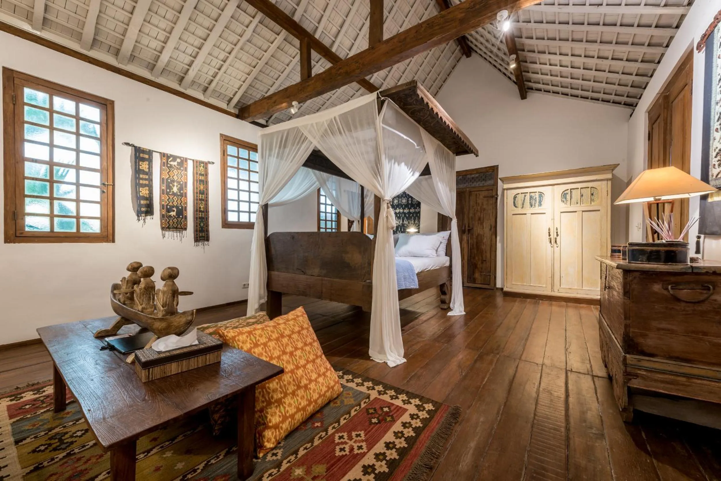 Photo of the whole room in Wayang Retreat