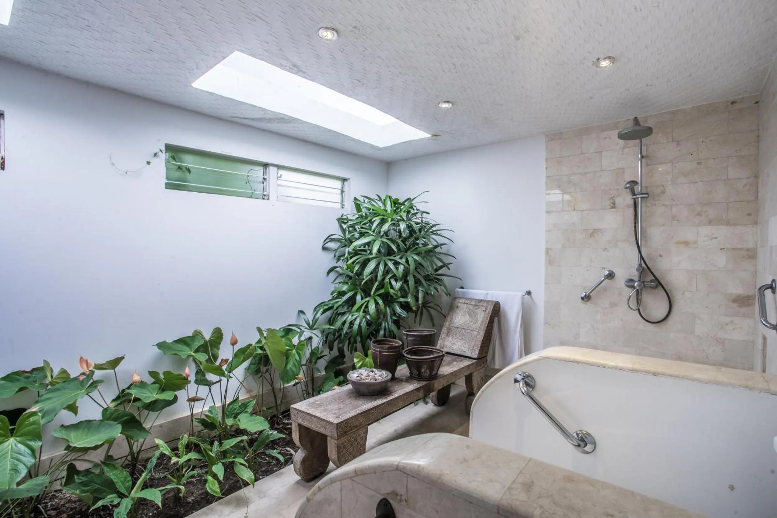 Shower in Wayang Retreat