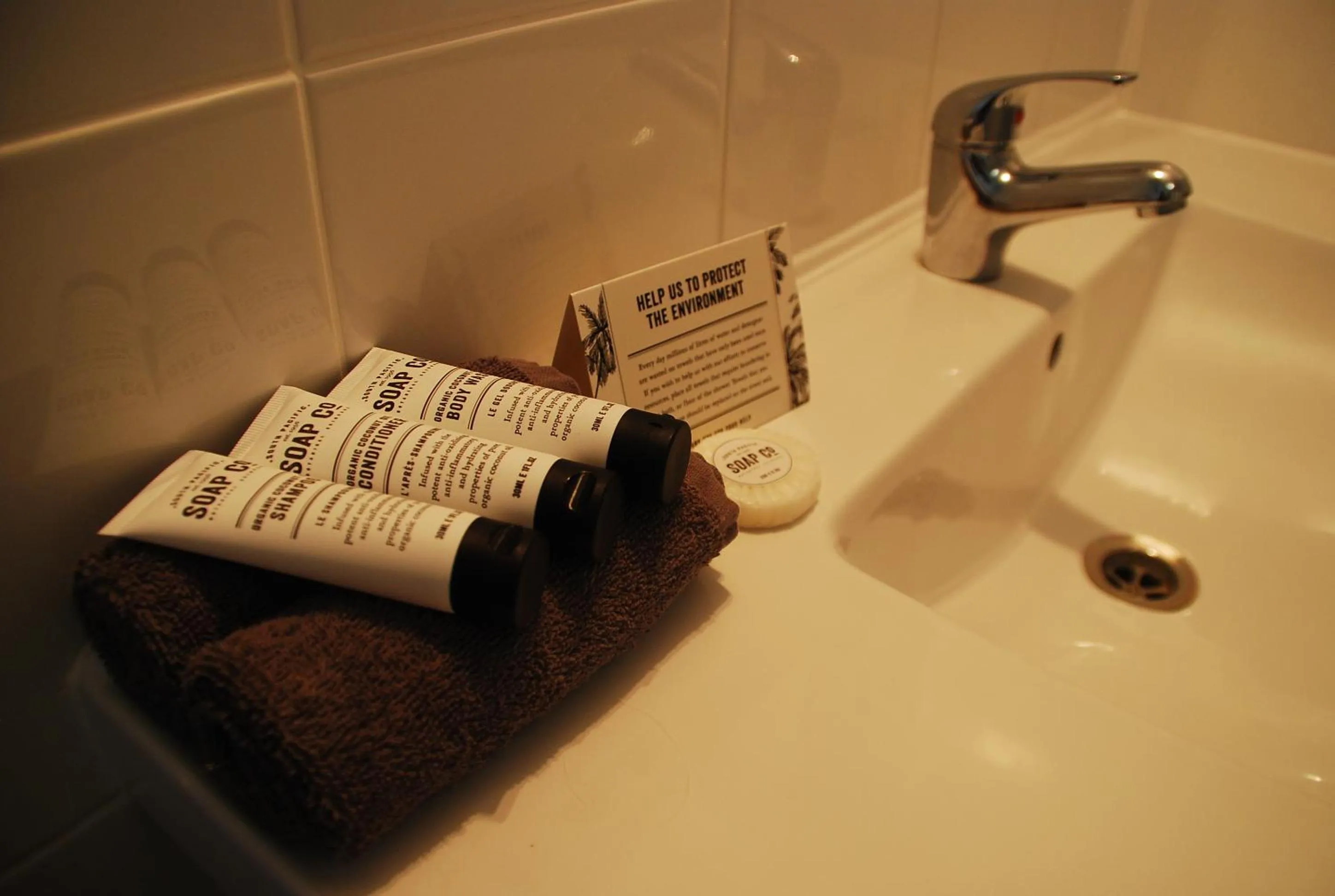 Bathroom in Aquarius Motel