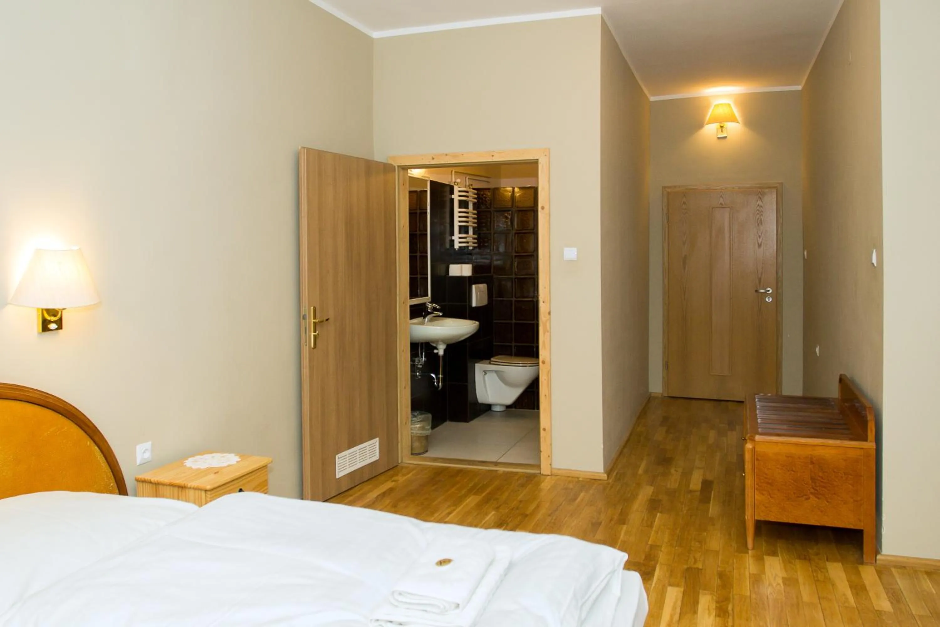 Shower, Bed in Hotel Karkonosze