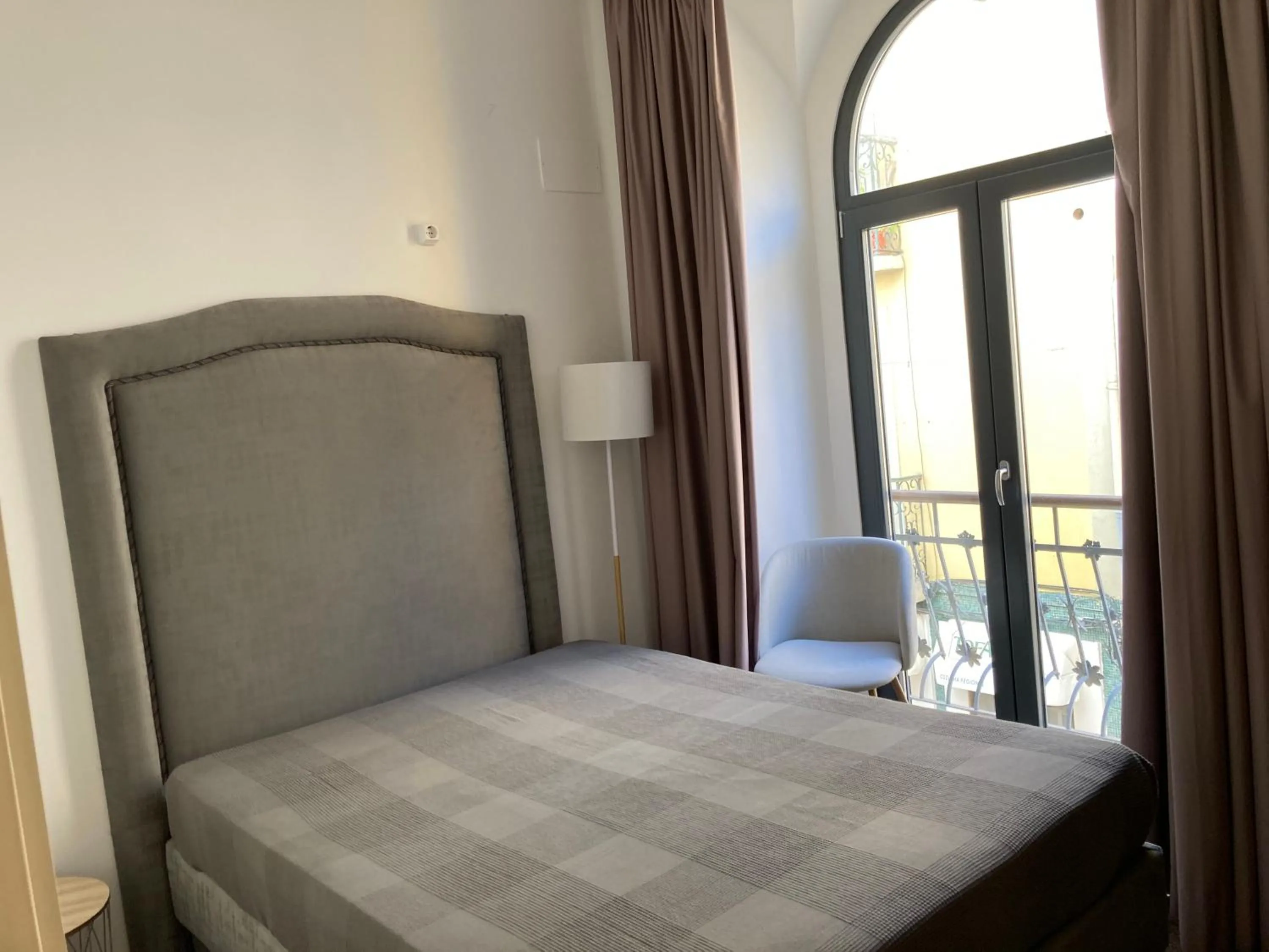 Double Room with Shared Bathroom in Day Off Suite&Hostel