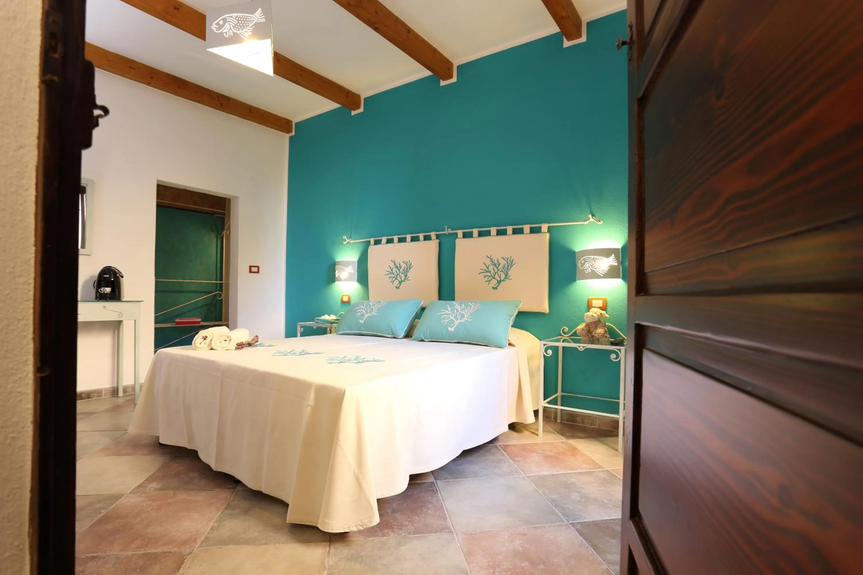 Photo of the whole room, Bed in Palau De Rosa