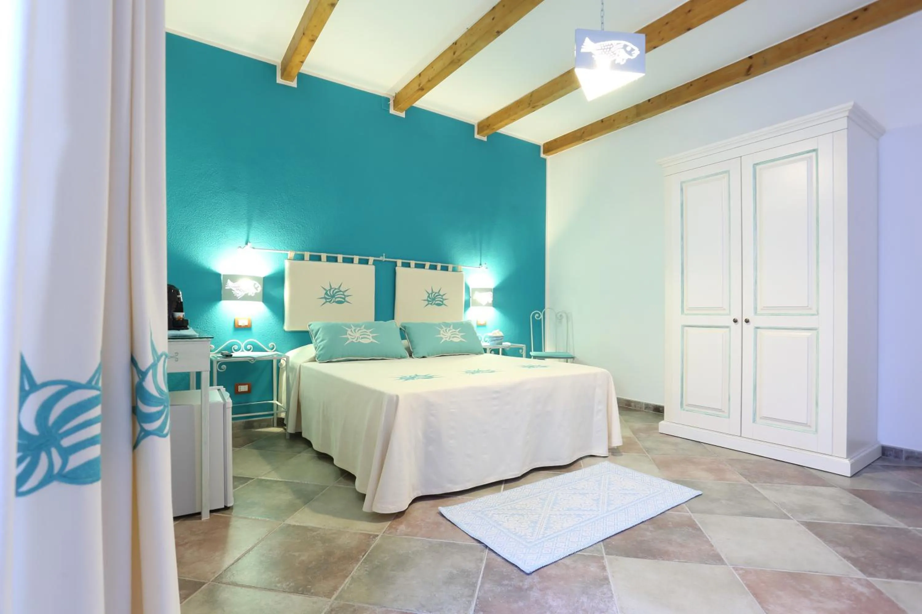 Photo of the whole room, Bed in Palau De Rosa