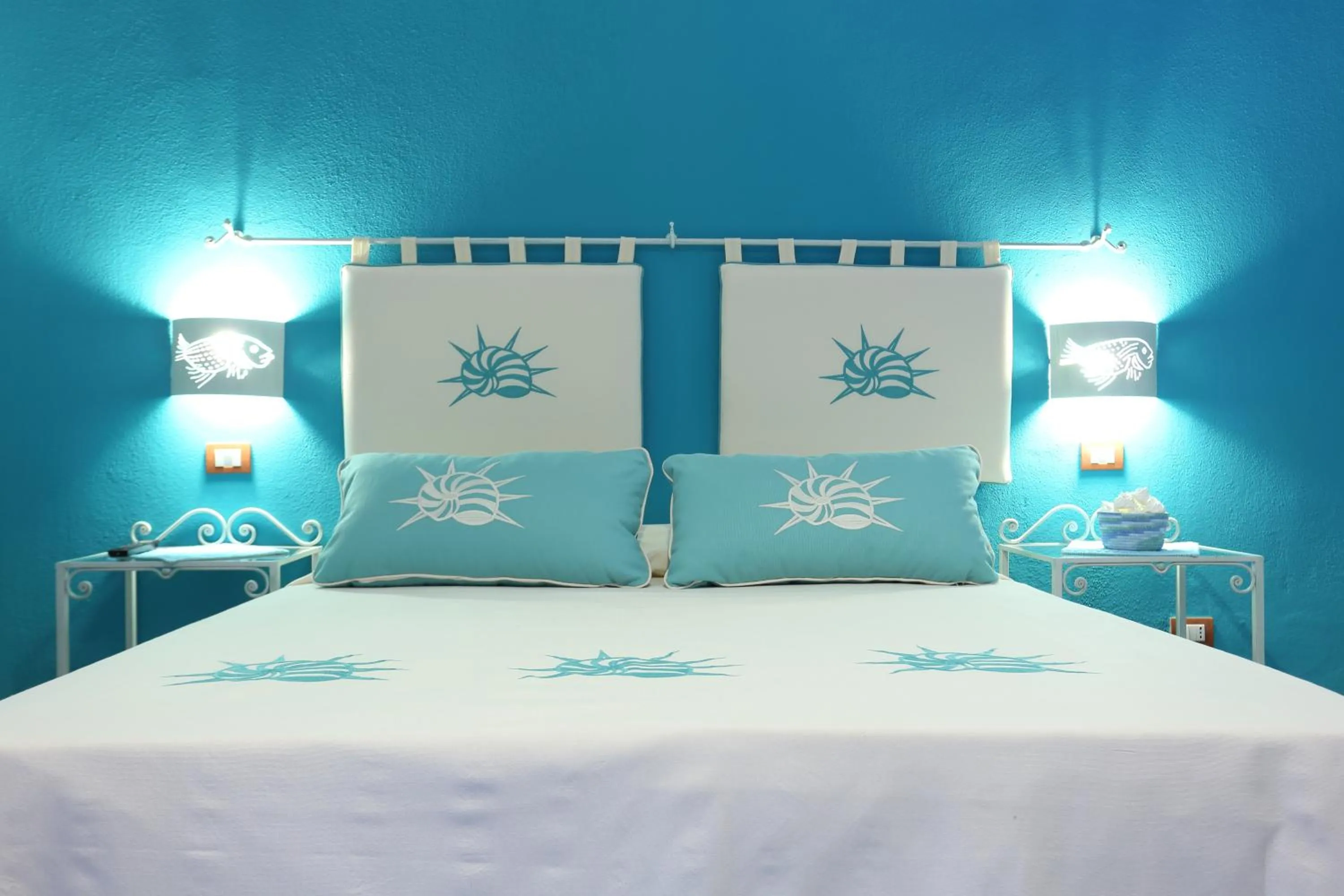 Photo of the whole room, Bed in Palau De Rosa
